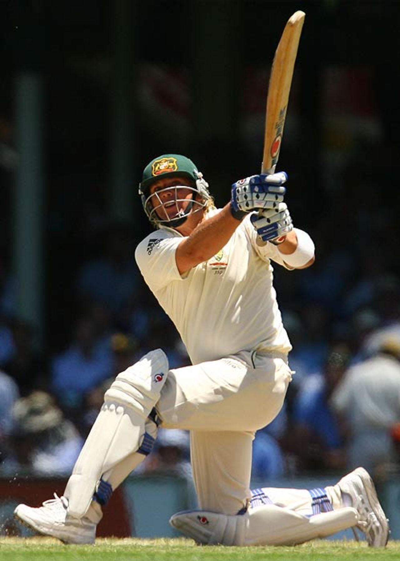 Shane Warne entertains the crowd with some lusty hitting, Australia v England, 5th Test, Sydney, January 4, 2007