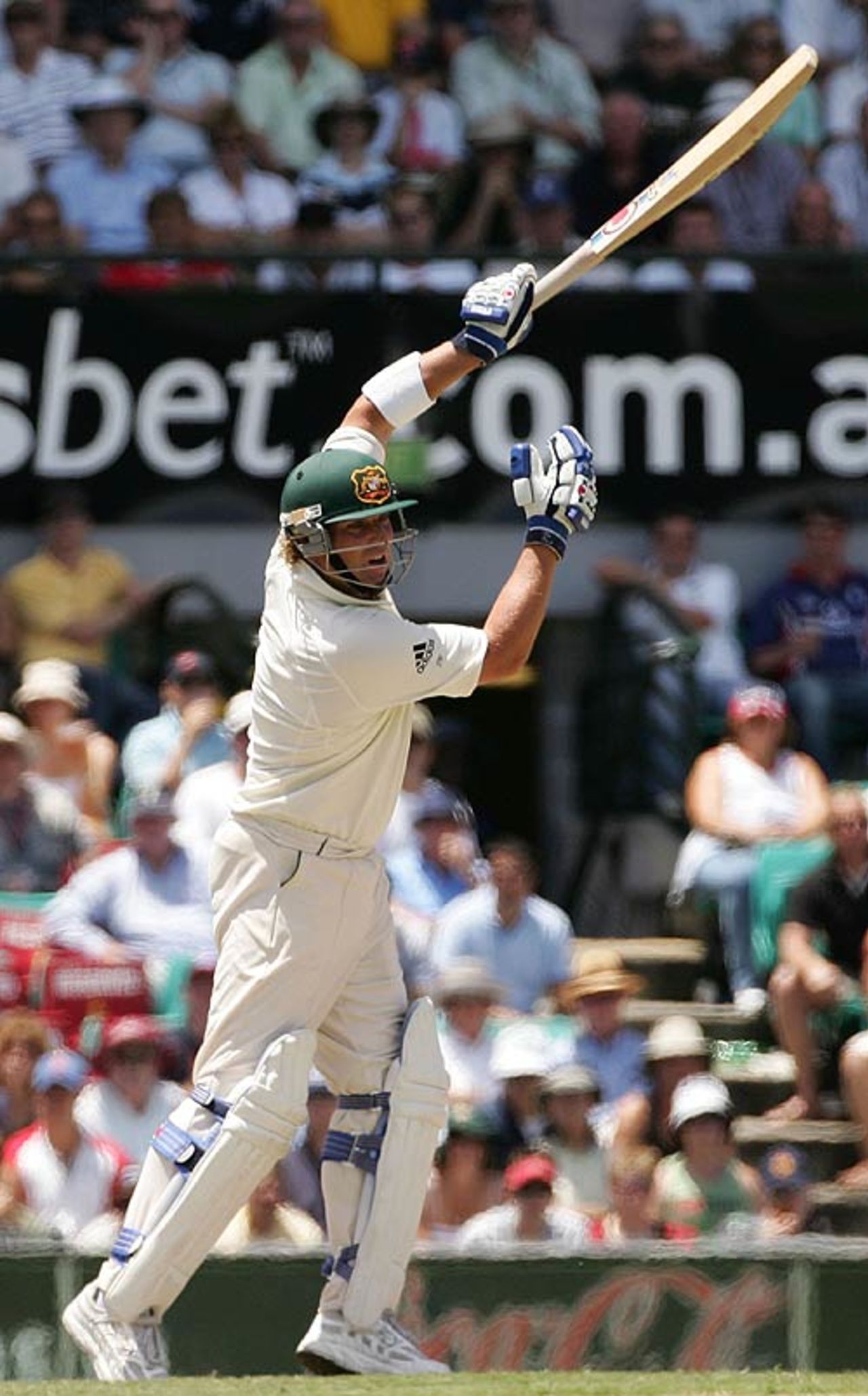 Shane Warne looks to keep his score ticking over, Australia v England, 5th Test, Sydney, January 4, 2007