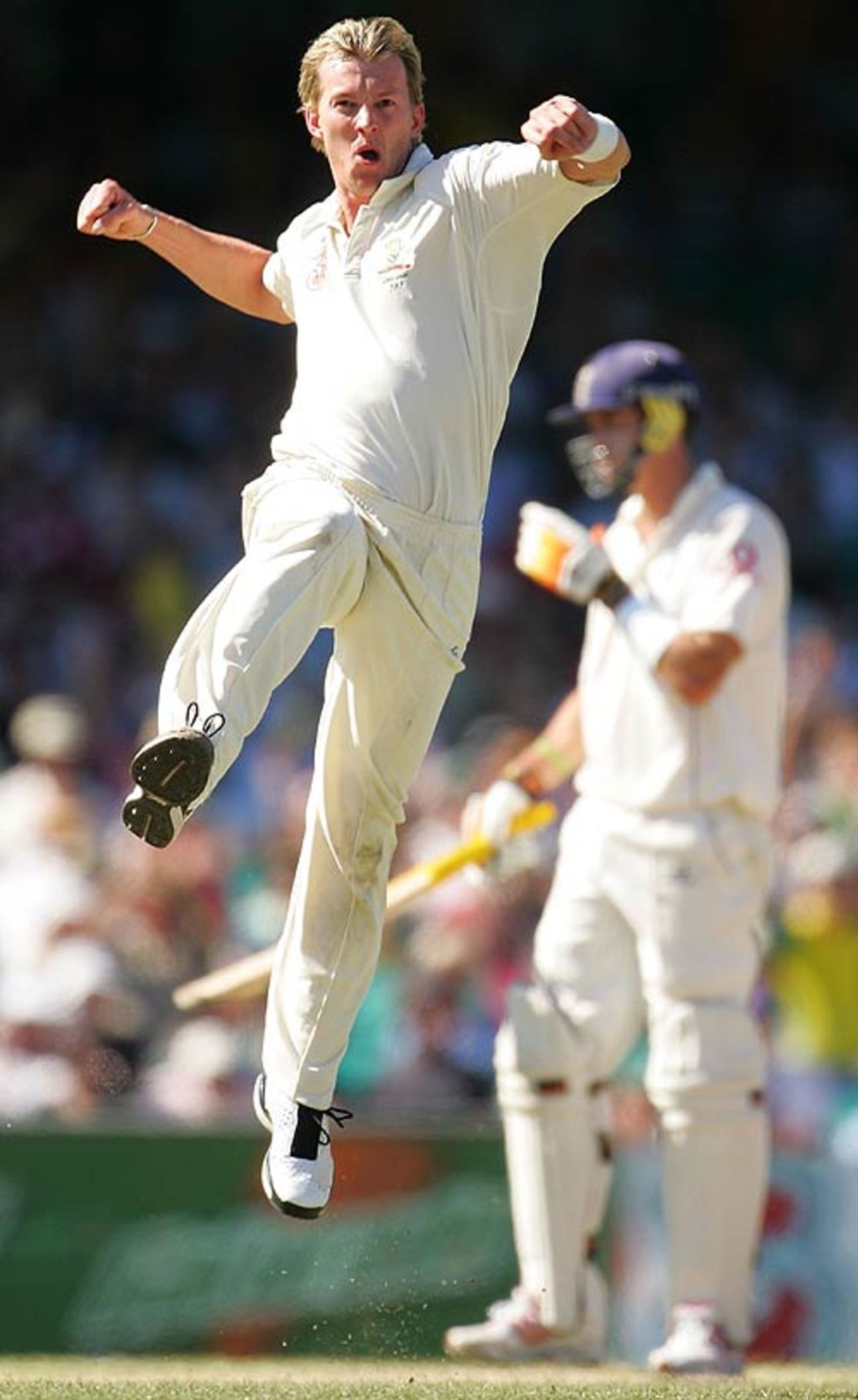 Brett Lee jumps for joy after claiming Ian Bell, Australia v England, 5th Test, Sydney, January 4, 2007