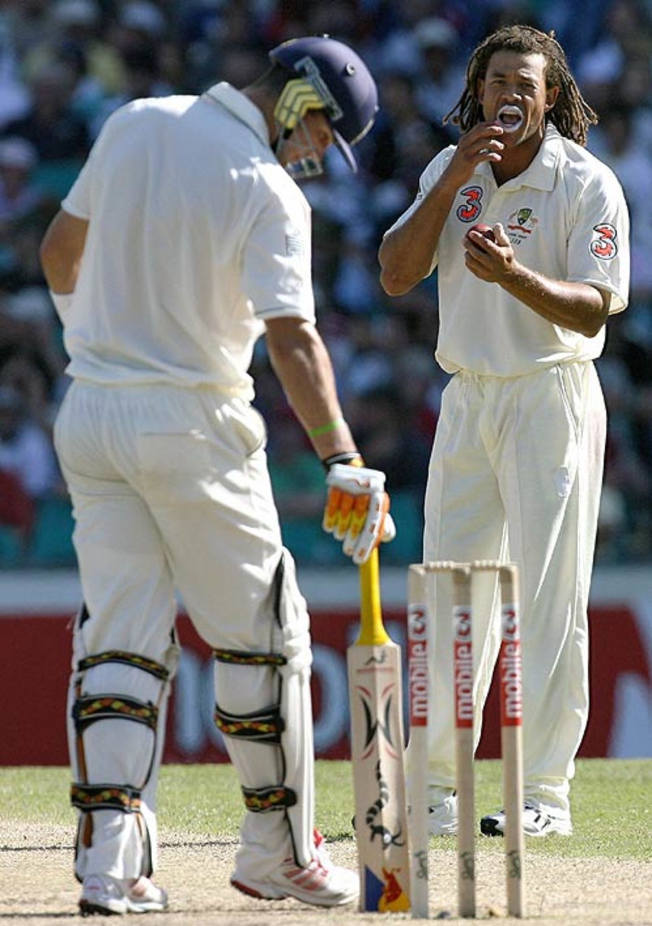 Andrew Symonds tells Kevin Pietersen hes lucky to still be at the crease after a close appeal, Australia v England, 5th Test, Sydney, January 4, 2007