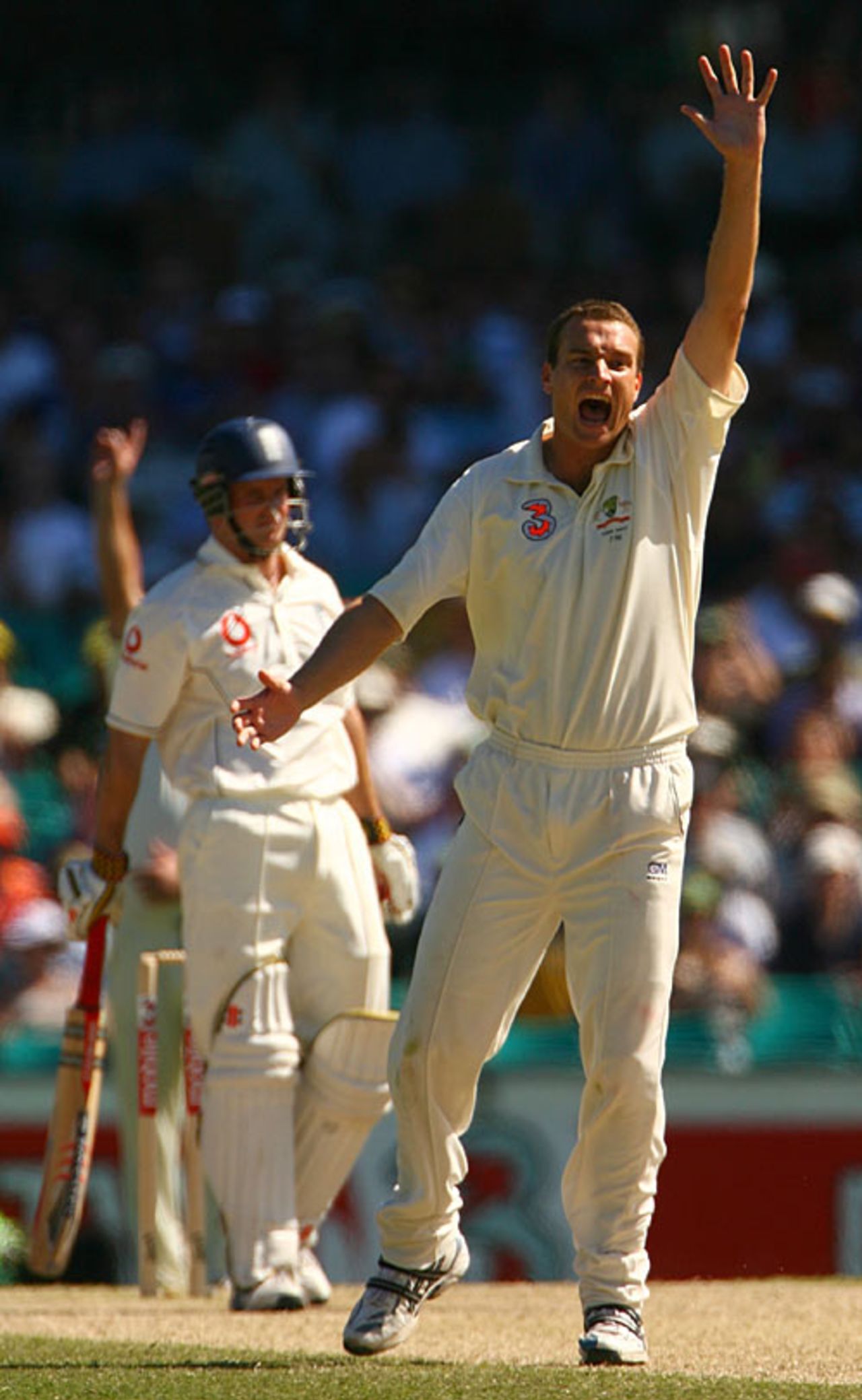 Stuart Clark successfully appeals for Andrew Strauss's wicket, Australia v England, 5th Test, Sydney, January 4, 2007