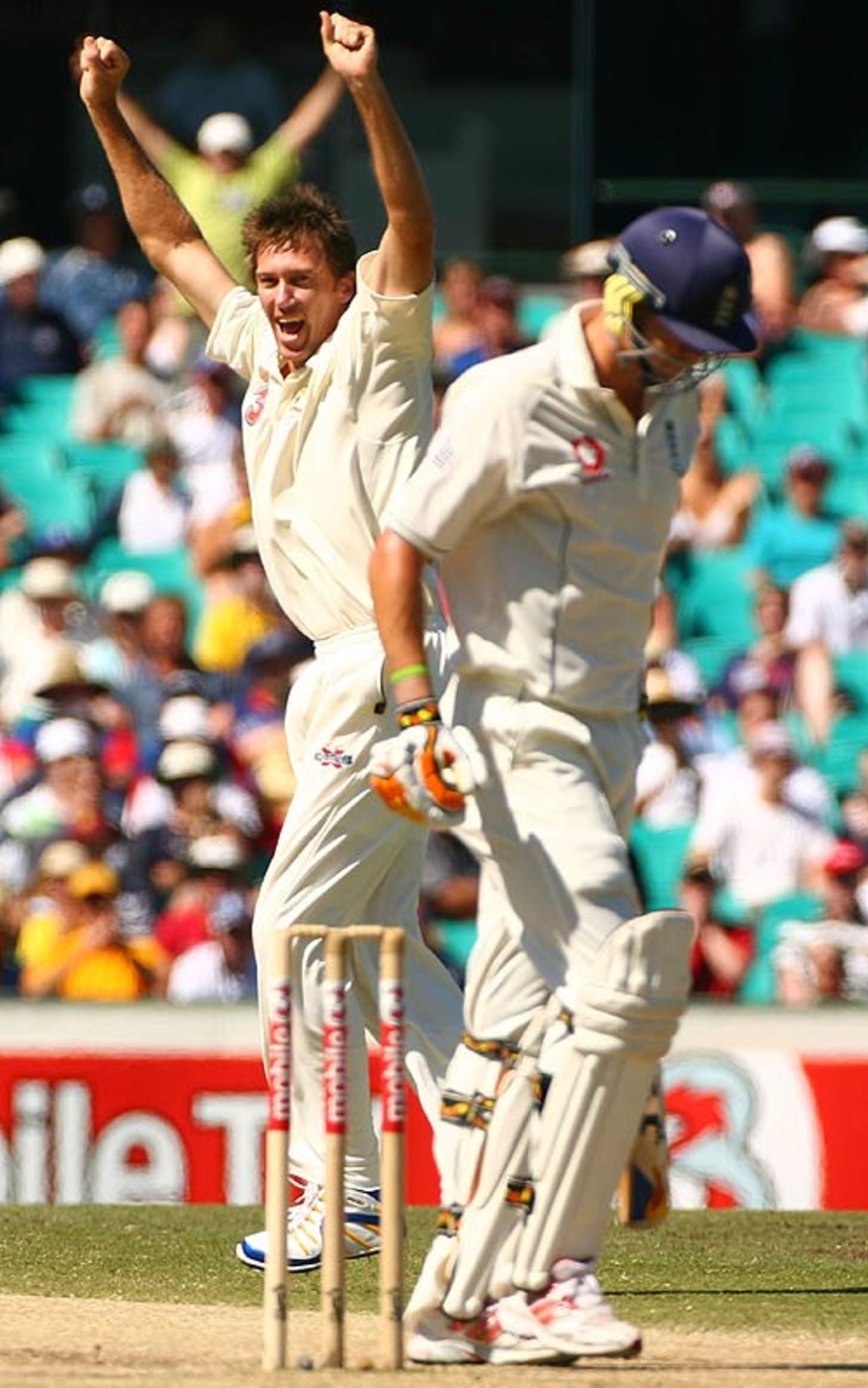 Glenn McGrath is triumphant after having Kevin Pietersen caught behind in the first over of the fourth day, Australia v England, 5th Test, Sydney, January 5, 2007