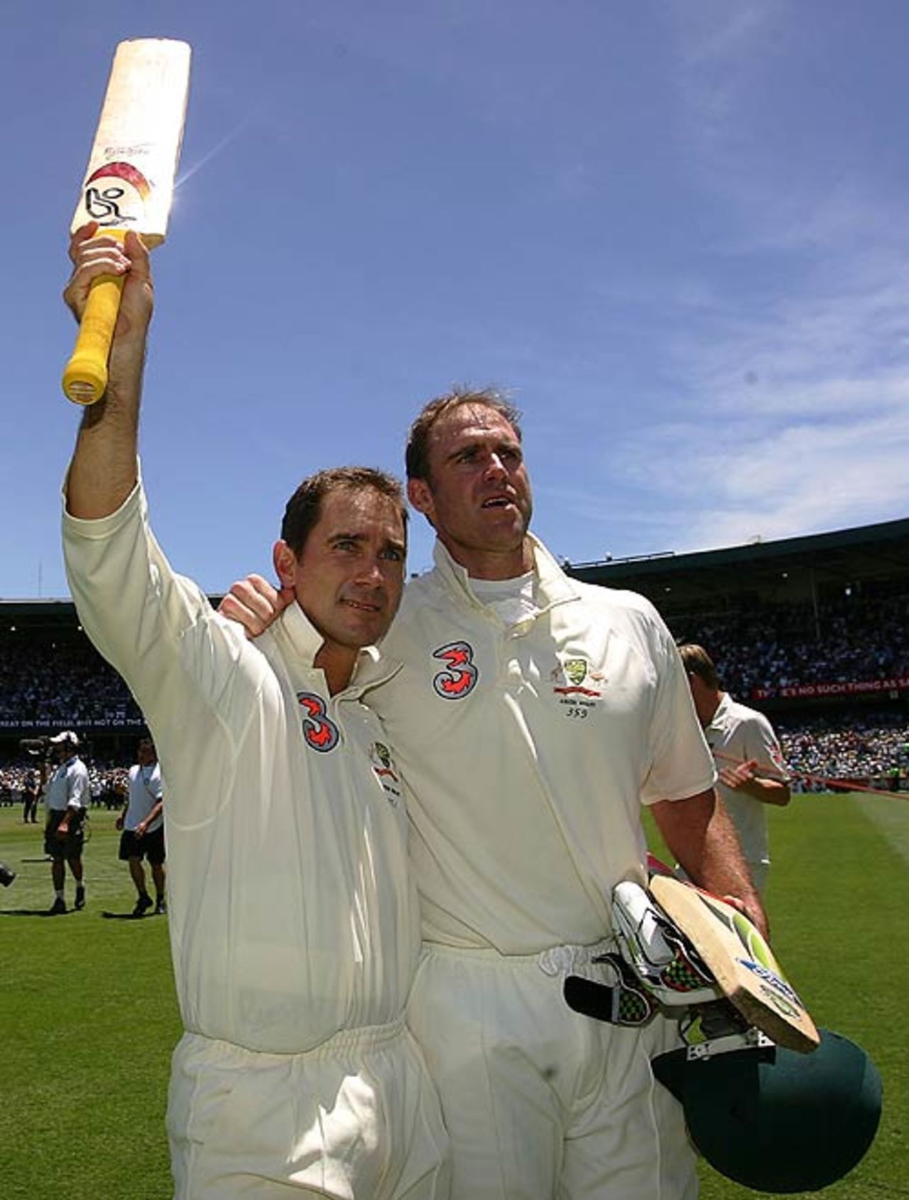 Justin Langer and Matthew Hayden salute the crowd together for the last time, Australia v England, 5th Test, Sydney, January 5, 2007
