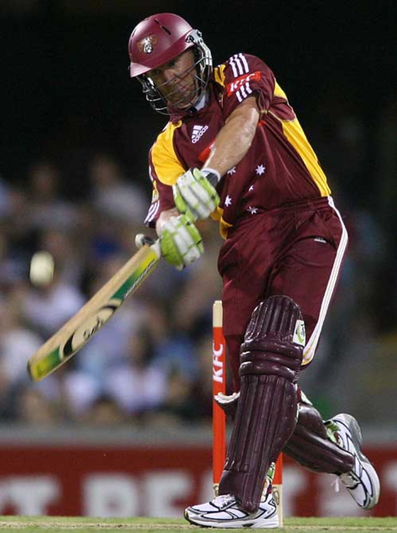 Clinton Perren goes over the top during his 39, Queensland v New South Wales, KFC Twenty20, Brisbane, January 5, 2007
