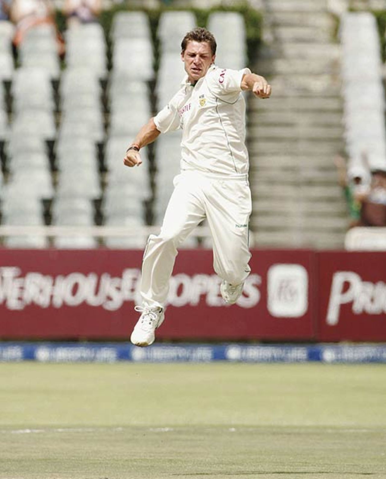Dale Steyn celebrates Virender Sehwag's wicket, South Africa v India, 3rd Test, Cape Town, 4th day, January 5, 2007