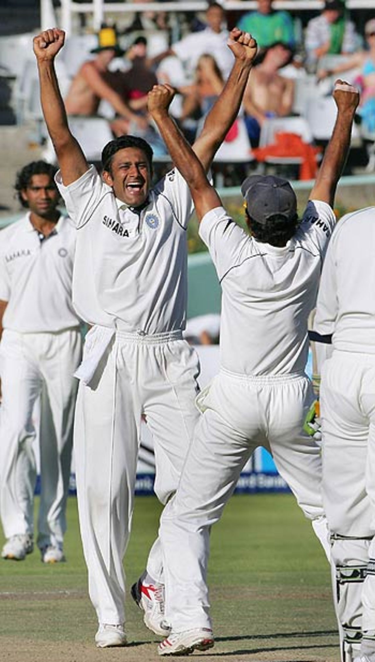Anil Kumble gives India a much-needed boost, getting rid of Hashim Amla on the last ball of the day, South Africa v India, 3rd Test, Cape Town, 4th day, January 5, 2007