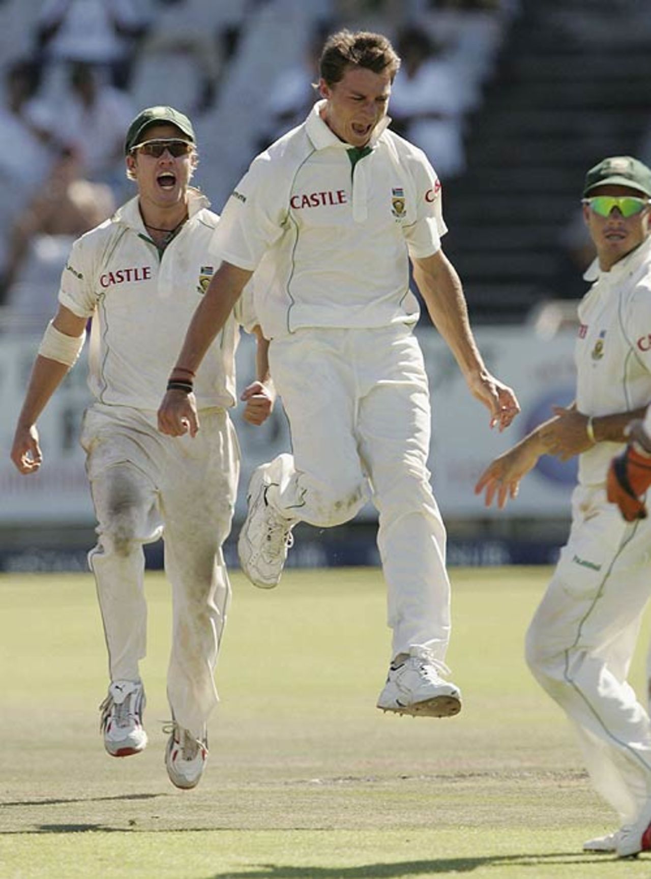 Dale Steyn wraps up the innings, South Africa v India, 3rd Test, Cape Town, 4th day, January 5, 2007