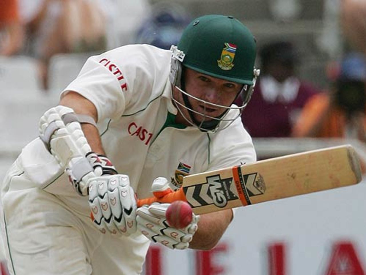 Graeme Smith scored quick runs on the fifth morning, South Africa v India, 3rd Test, Cape Town, 5th day, January 6, 2007
