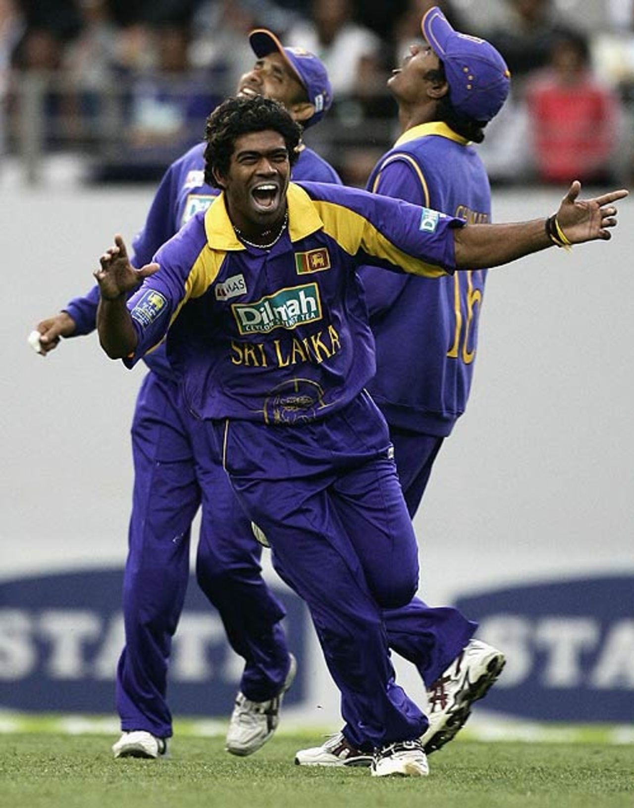 Lasith Malinga celebrates the fall of Shane Bond's wicket, New Zealand v Sri Lanka, 4th ODI, Eden Park, January 6, 2007