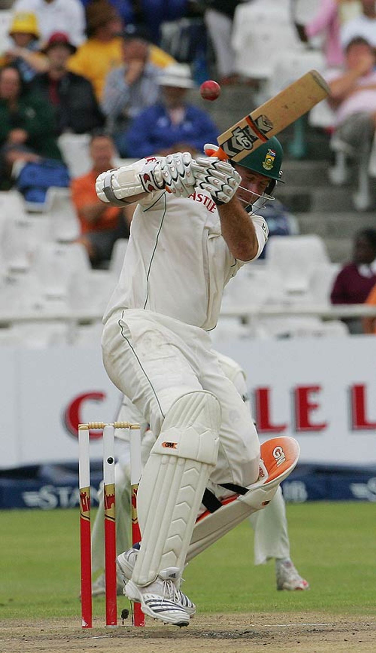 Graeme Smith tries to eveade a short ball, South Africa v India, 3rd Test, Cape Town, 5th day, January 6, 2007
