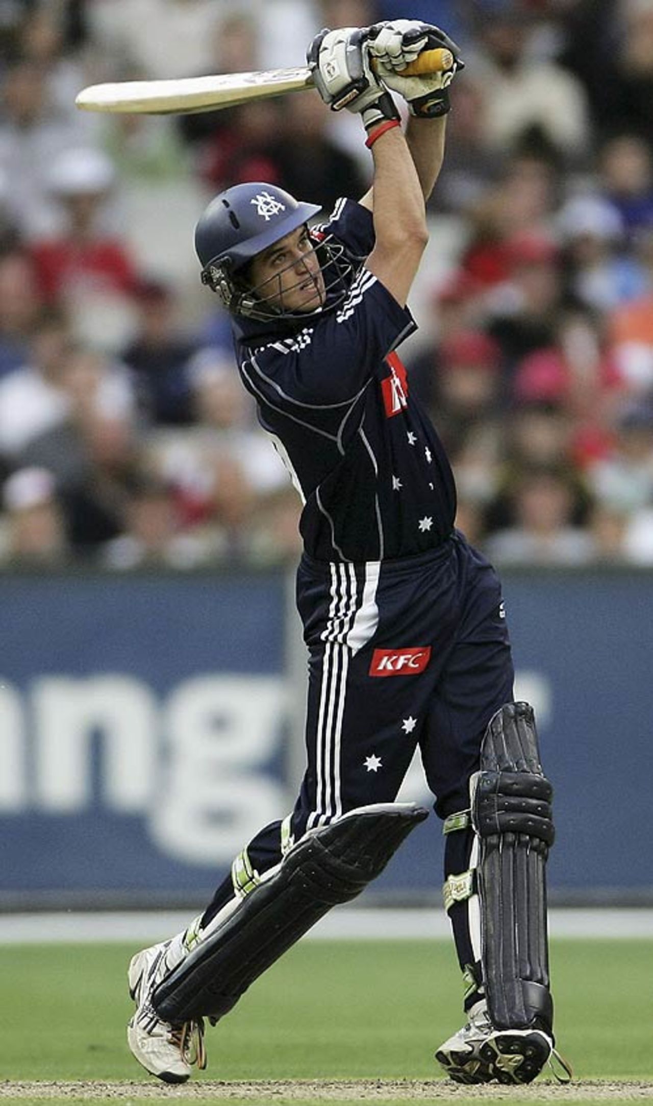 Adam Crosthwaite smashes a four during his innings of 39, Victoria v Queensland, KFC Twenty20, Melbourne, January 7, 2007