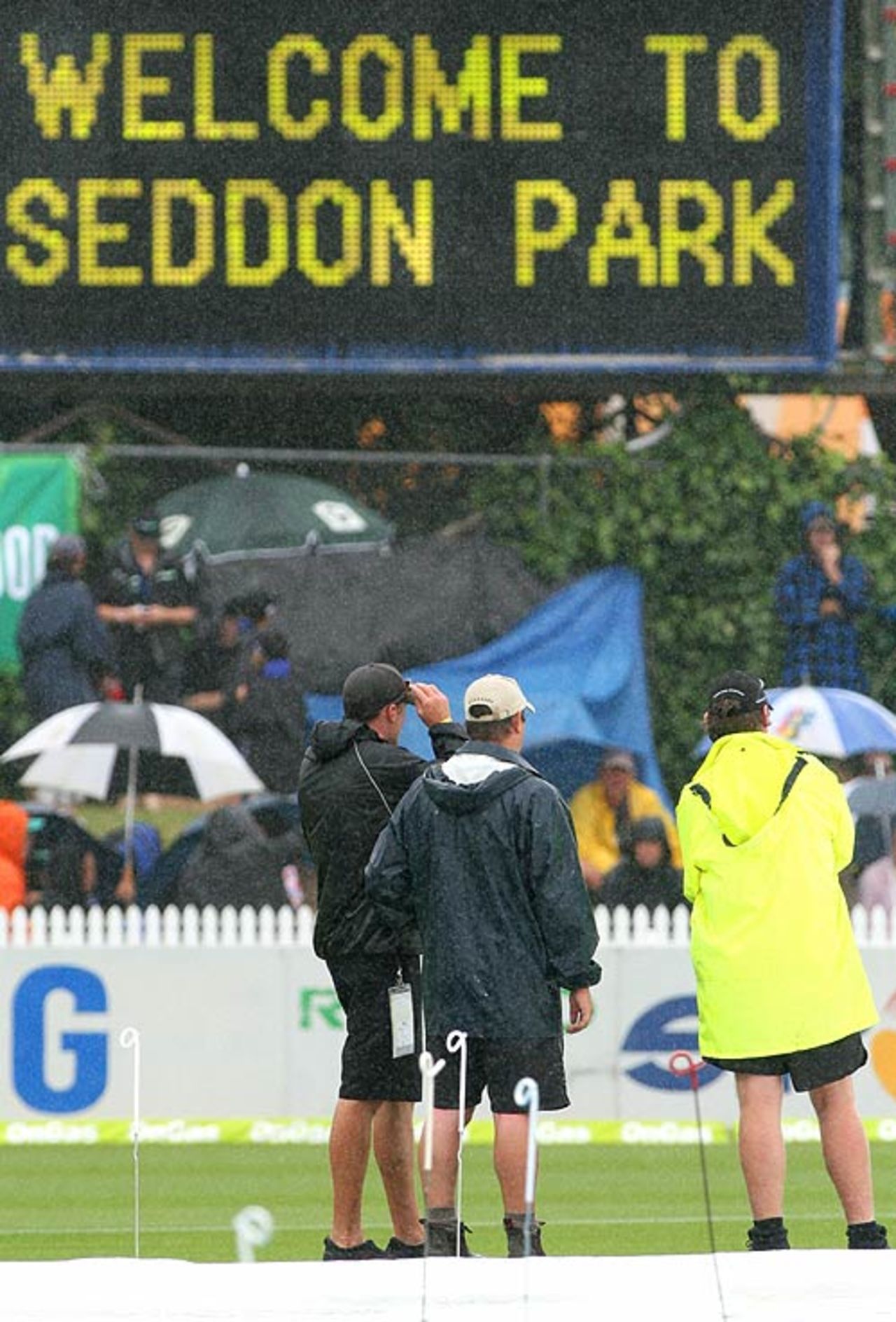 Groundsmen stand in the rain after replacing the covers on the pitch, New Zealand v Sri Lanka, 5th ODI, Hamilton, January 9, 2007