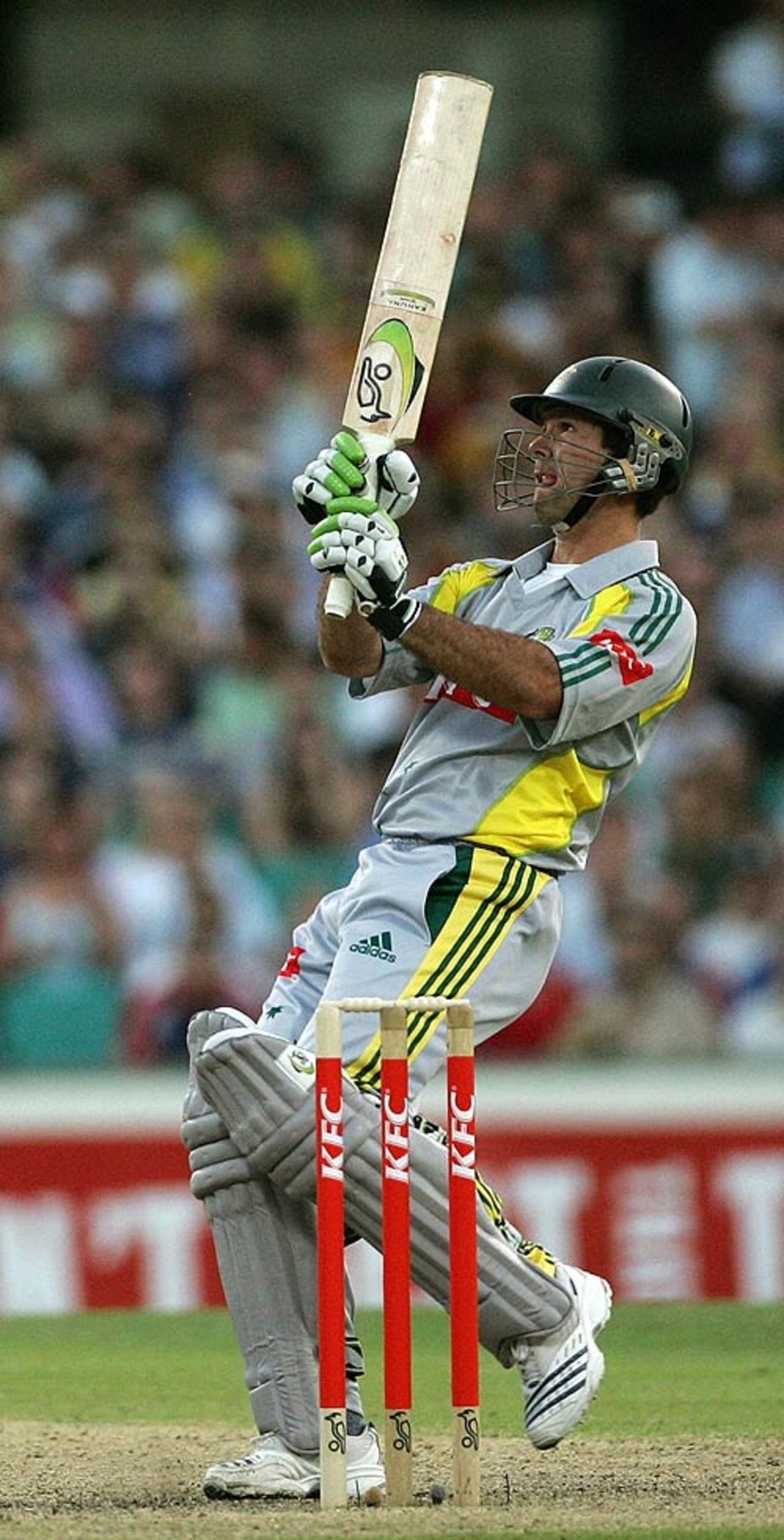 Ricky Ponting pulls confidently during his innings of 47, Australia v England, Only Twenty20, Sydney, January 9, 2007