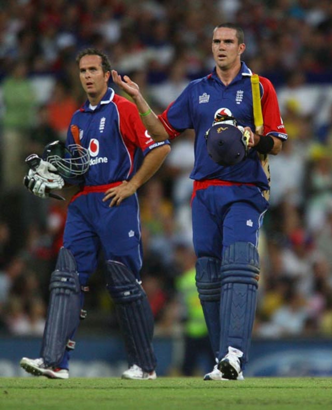 Kevin Pietersen and Michael Vaughan cannot believe it as Pietersen is run out, Australia v England, Only Twenty20, Sydney, January 9, 2007