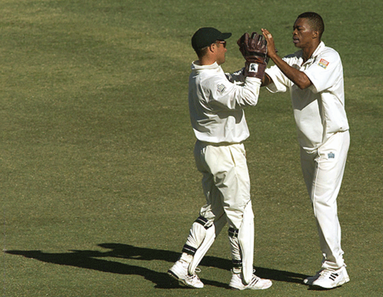 Mark Boucher and Makhaya Ntini celebrate a wicket, Western Australia v South Africans, tour match, Perth, December 8, 2001