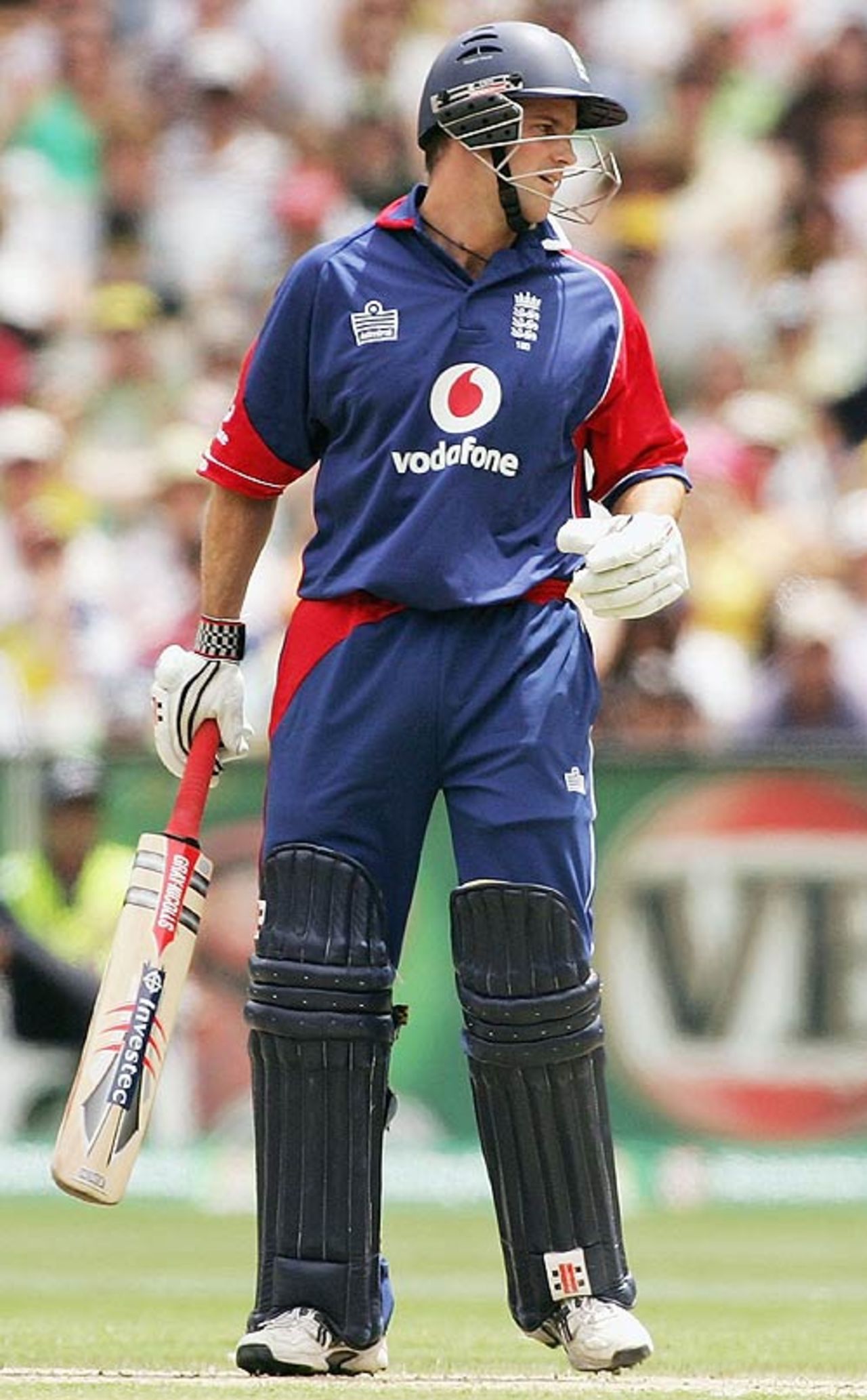 Andrew Strauss looks behind to see Matthew Hayden pouching his edge, Australia v England, Commonwealth Bank Series, 1st Match, Melbourne, January 12, 2007