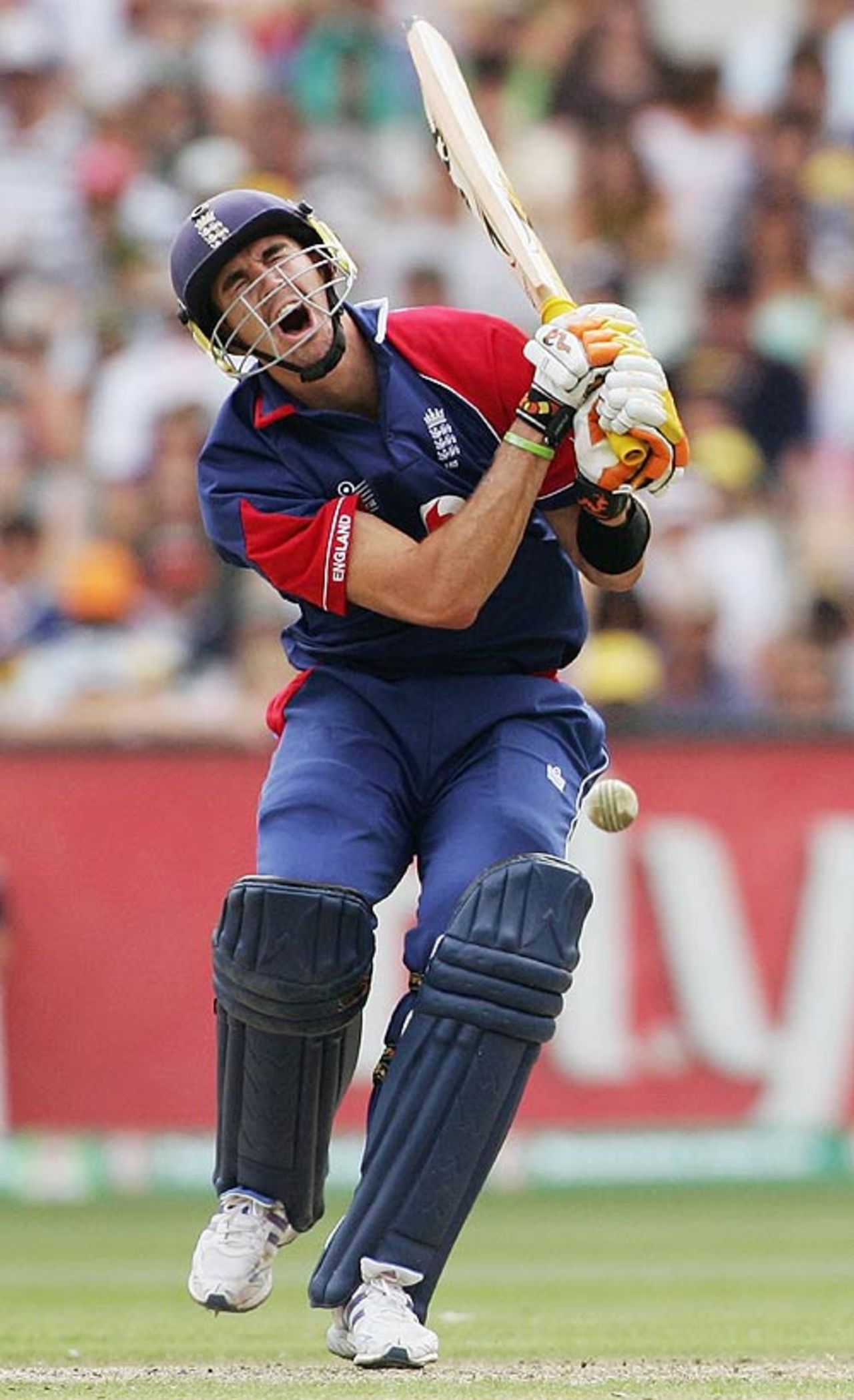 Kevin Pietersen grimaces after getting hit in the ribs, Australia v England, Commonwealth Bank Series, 1st Match, Melbourne, January 12, 2007