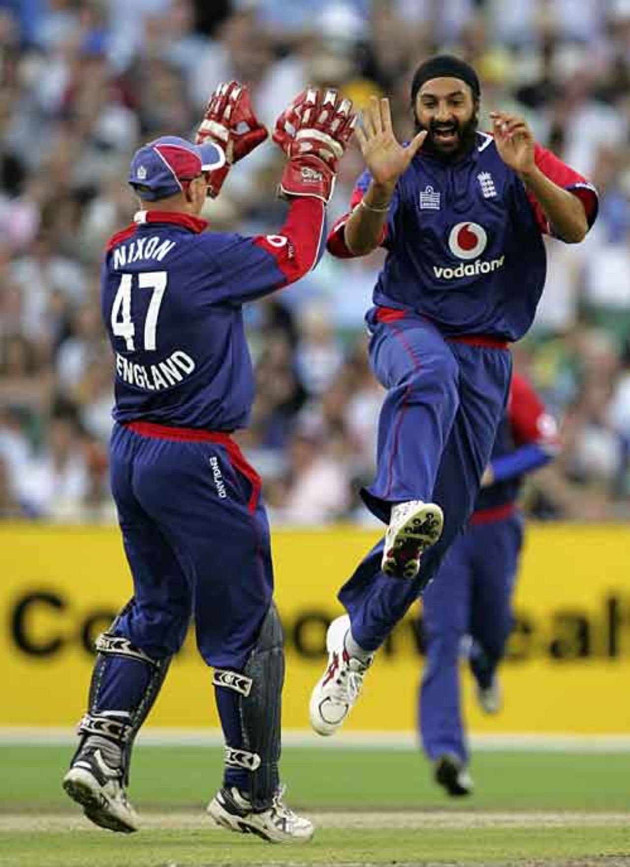 Monty Panesar celebrates removing Adam Gilchrist for his first ODI wicket, Australia v England, Commonwealth Bank Series, 1st Match, Melbourne, January 12, 2007