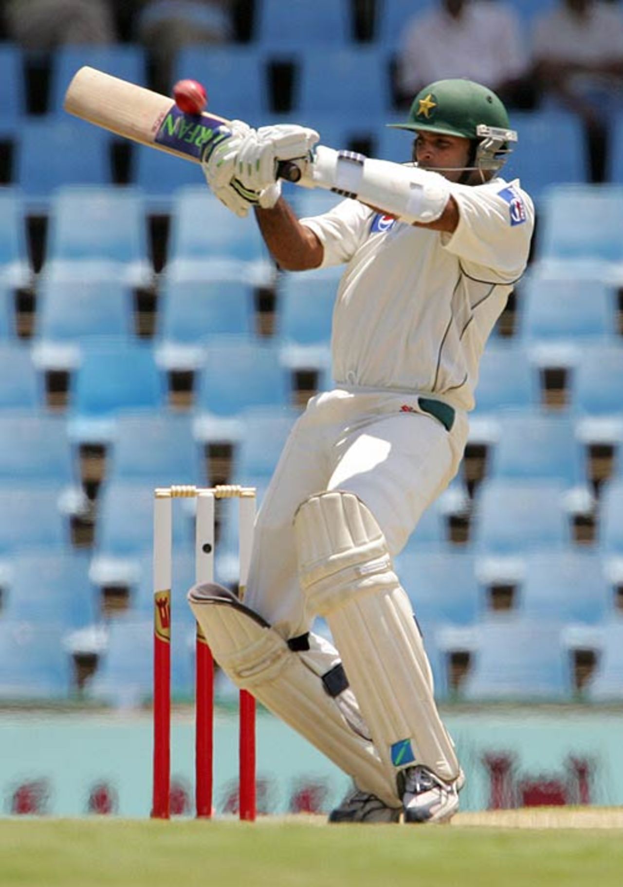 Shahid Nazir attempts an upper cut and succeeds, South Africa v Pakistan, 1st Test, Centurion Park, 2nd day, January 12, 2007