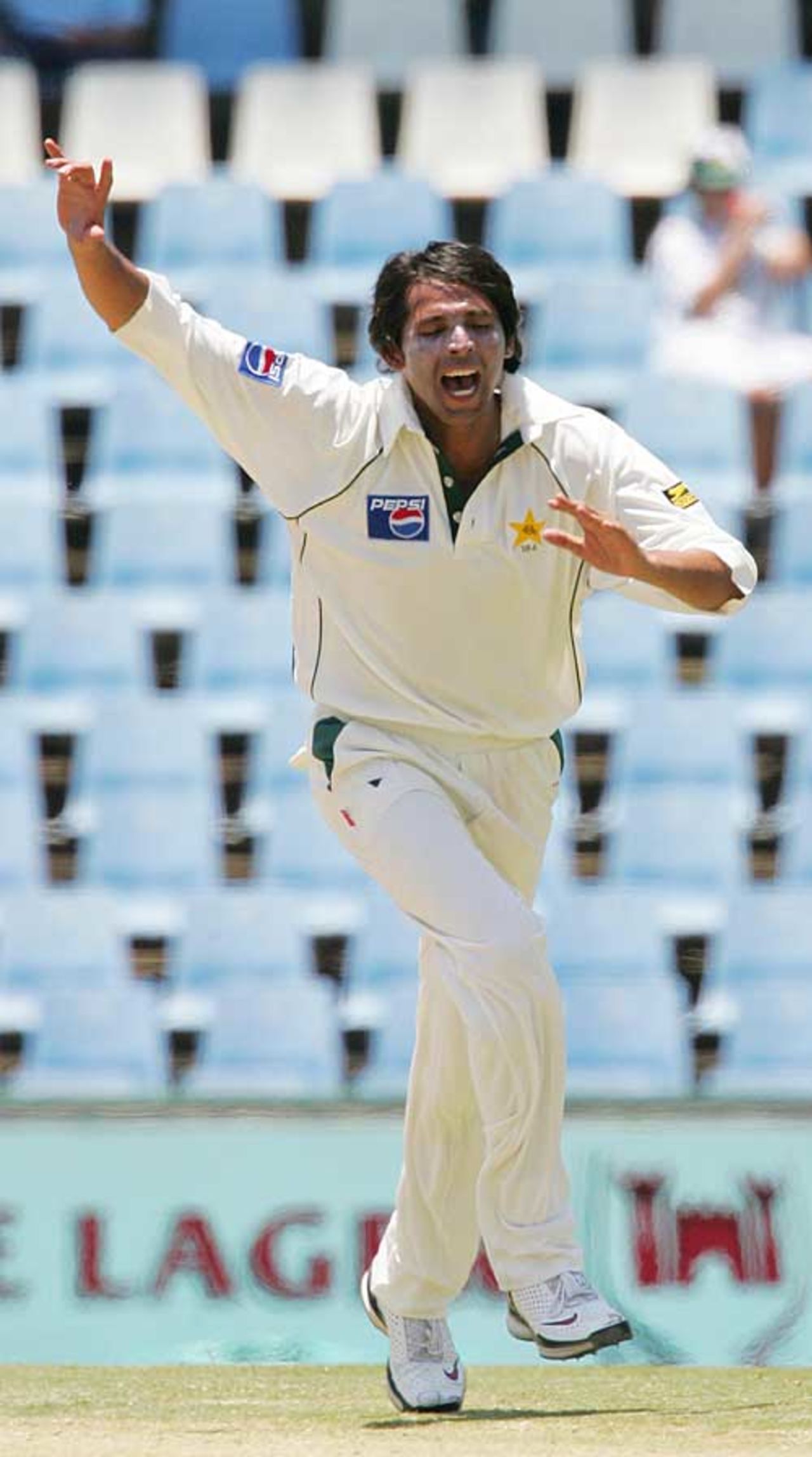 Mohammad Asif grabbed two wickets before lunch, South Africa v Pakistan, 1st Test, Centurion Park, 2nd day, January 12, 2007