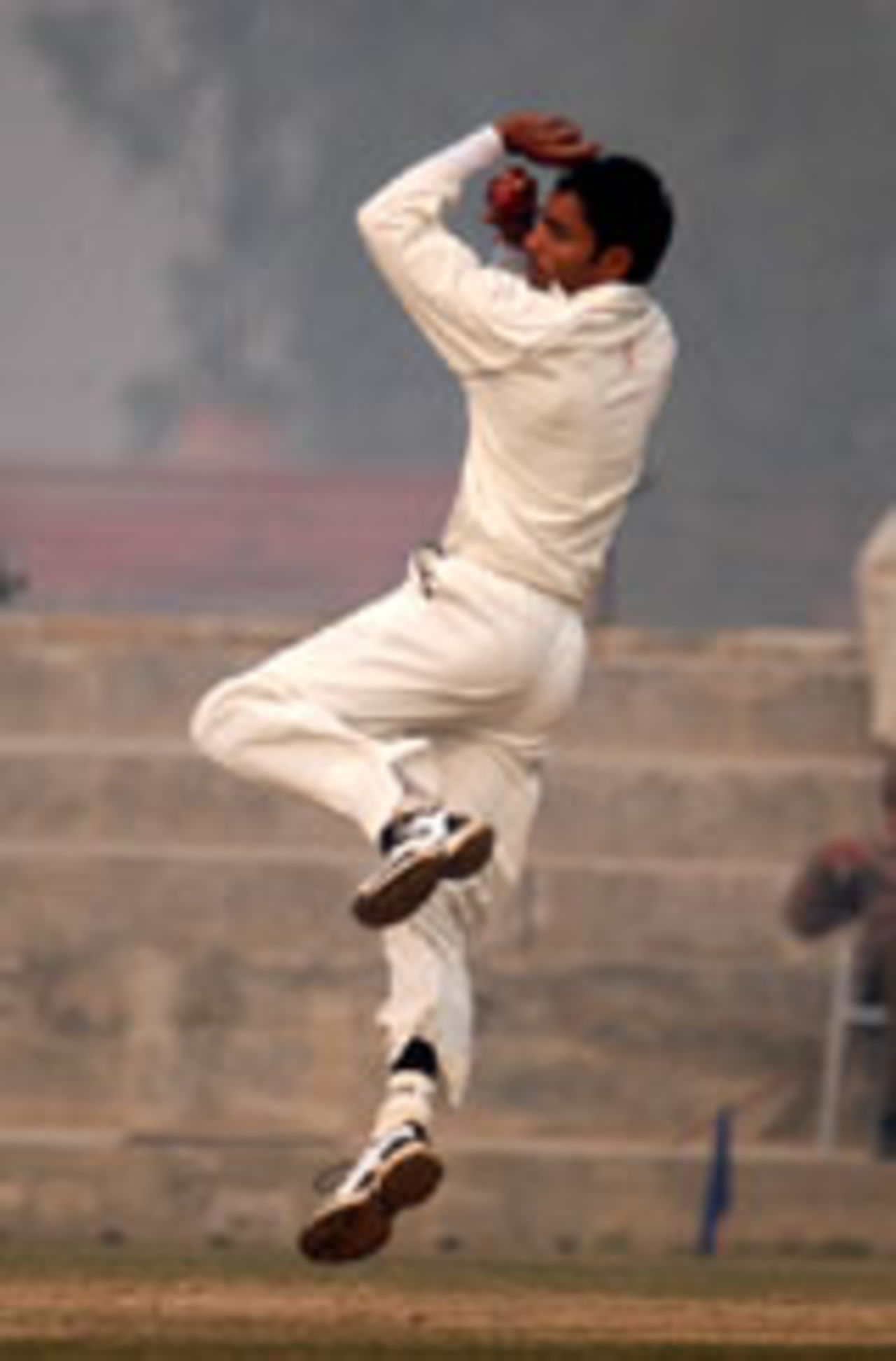 Joginder Sharma bowling in a Ranji Trophy game