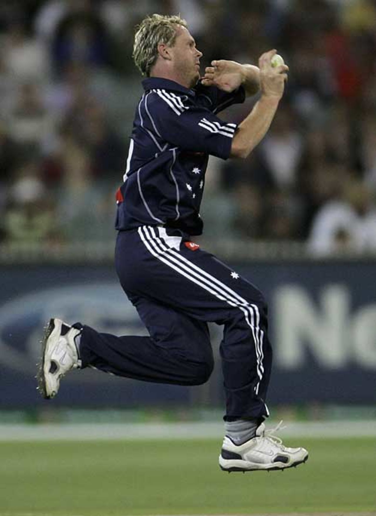 Mick Lewis took four wickets to guide Victoria to Twenty20 glory, Victoria v Tasmania, KFC Twenty20 final, Melbourne, January 13, 2007