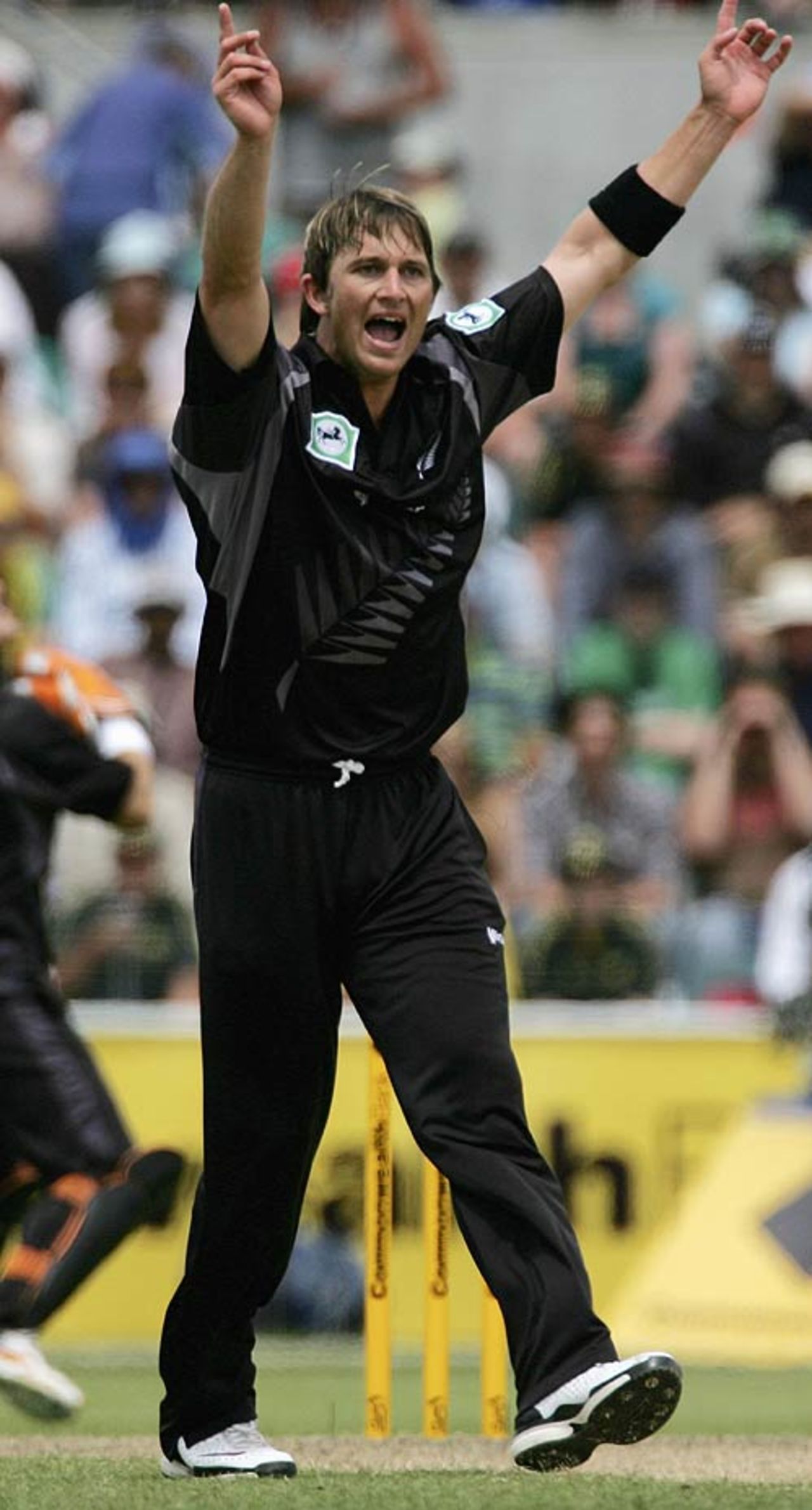 Shane Bond celebrates having Andrew Symonds caught behind, the second wicket of his hat-trick, Australia v New Zealand, CB Series, 2nd match, Hobart, January 14, 2007