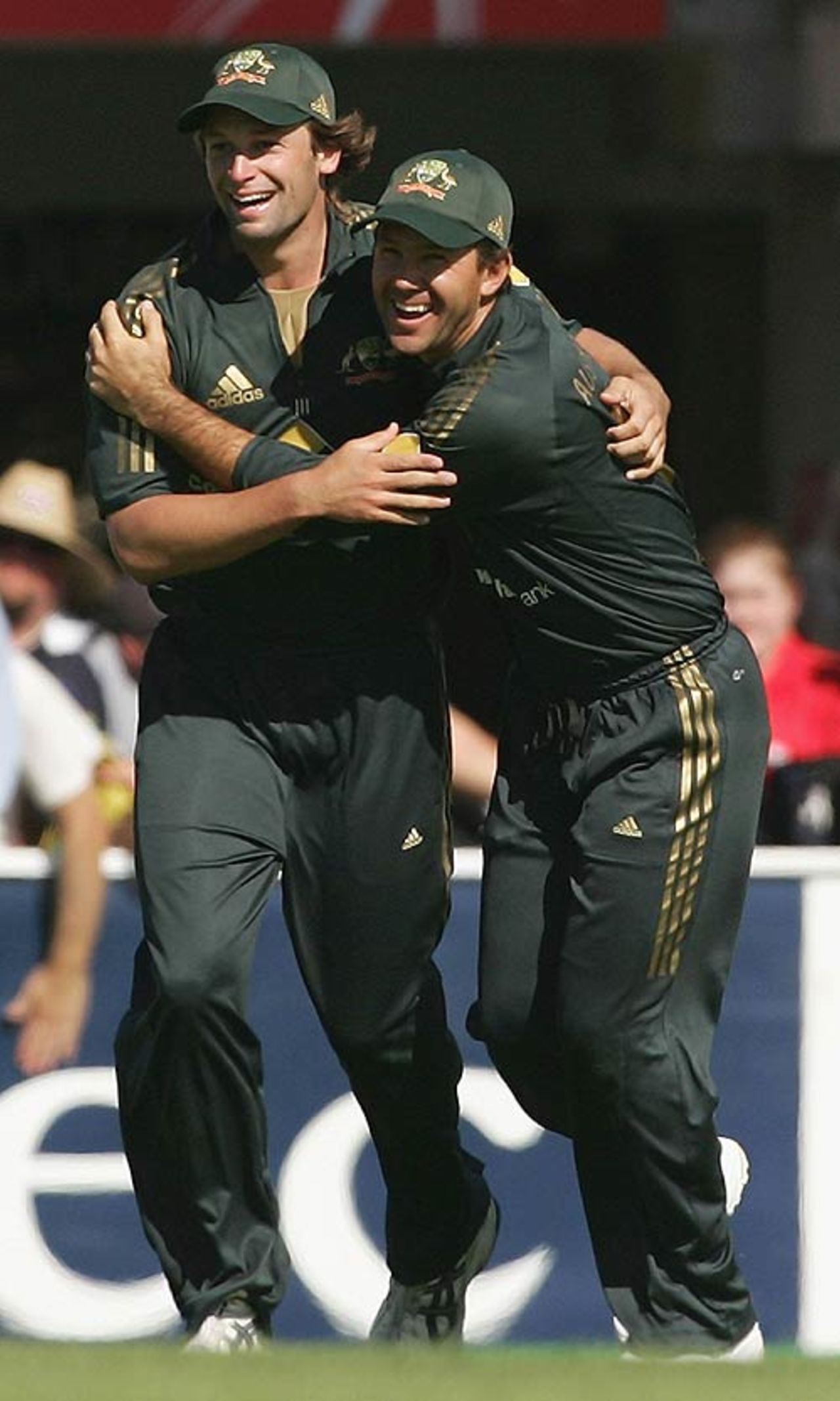 Ricky Ponting congratulates the debutant Ben Hilfenhaus on taking the catch to win the game, Australia v New Zealand, CB Series, 2nd match, Hobart, January 14, 2007