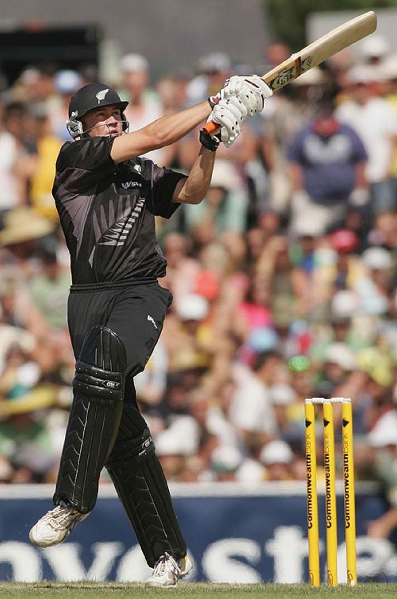 Peter Fulton pulls during his innings of 37, Australia v New Zealand, CB Series, 2nd match, Hobart, January 14, 2007
