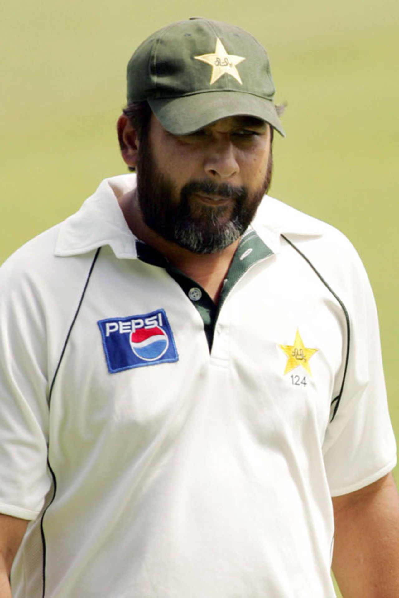 Inzamam ul Haq looks decidedly down in the mouth after his team #39 s