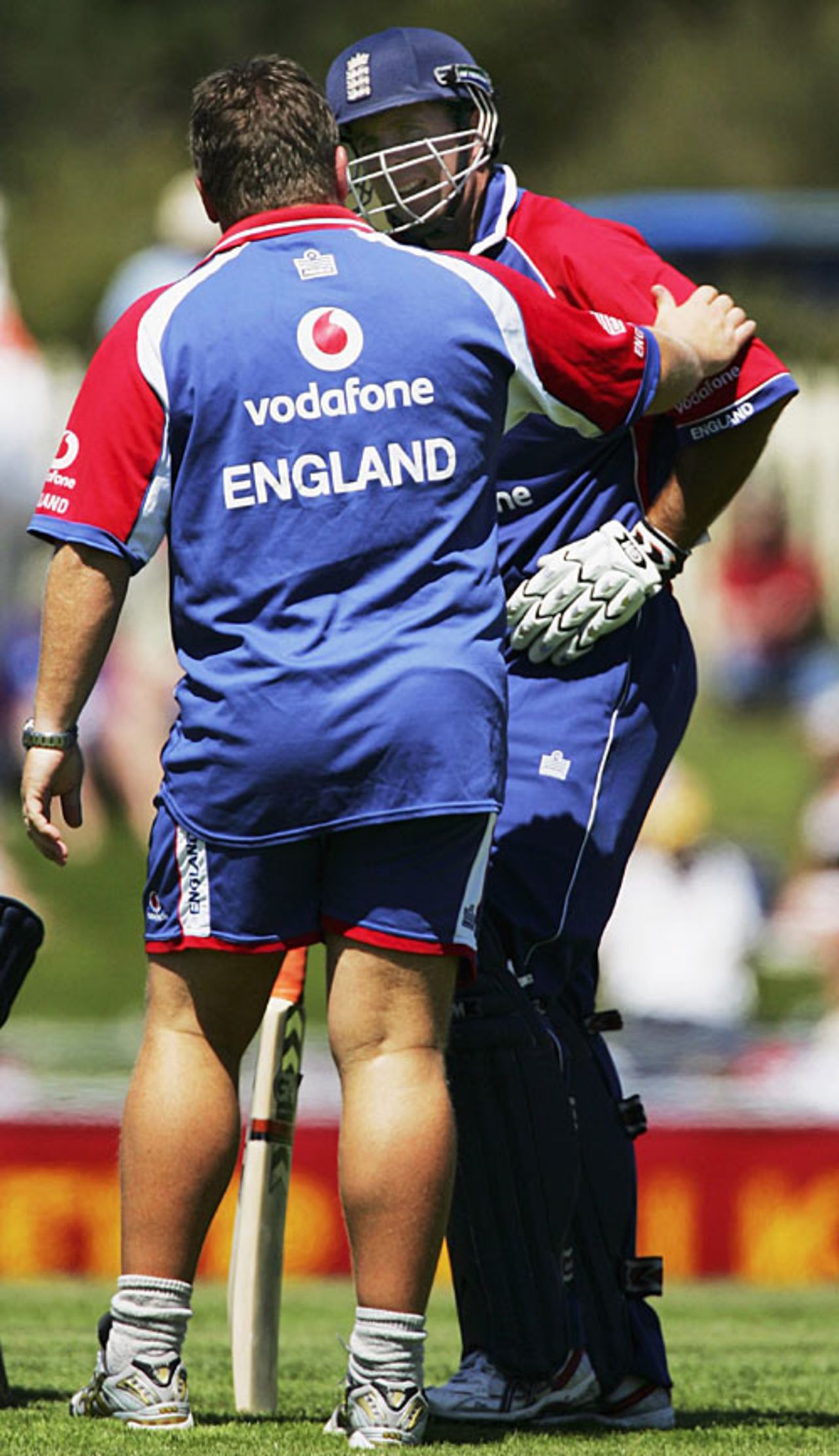 Dean Conway, the England physio, assesses Michael Vaughan whose left knee hampered his innings, England v New Zealand, CB Series, 3rd match, Hobart, January 16, 2007