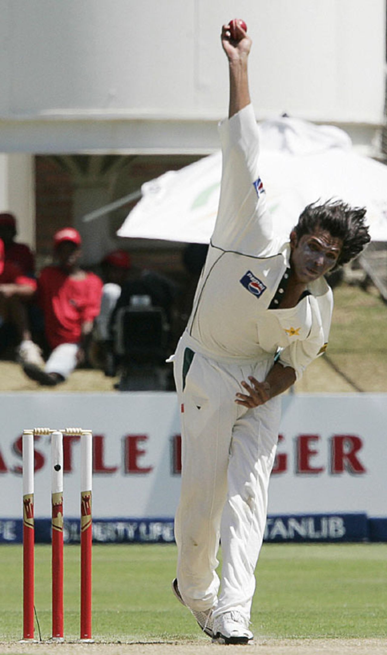 Mohammad Asif sends down another delivery, South Africa v Pakistan, 2nd Test, Port Elizabeth, January 19, 2006