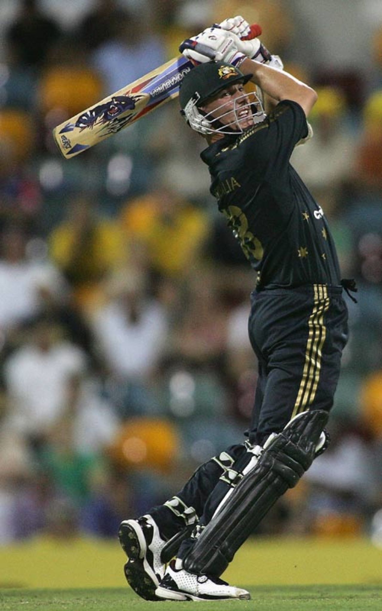Brett Lee played a crucial hand with the bat, making an unbeaten 20, Australia v England, CB Series, 4th match, Brisbane, January 19, 2007