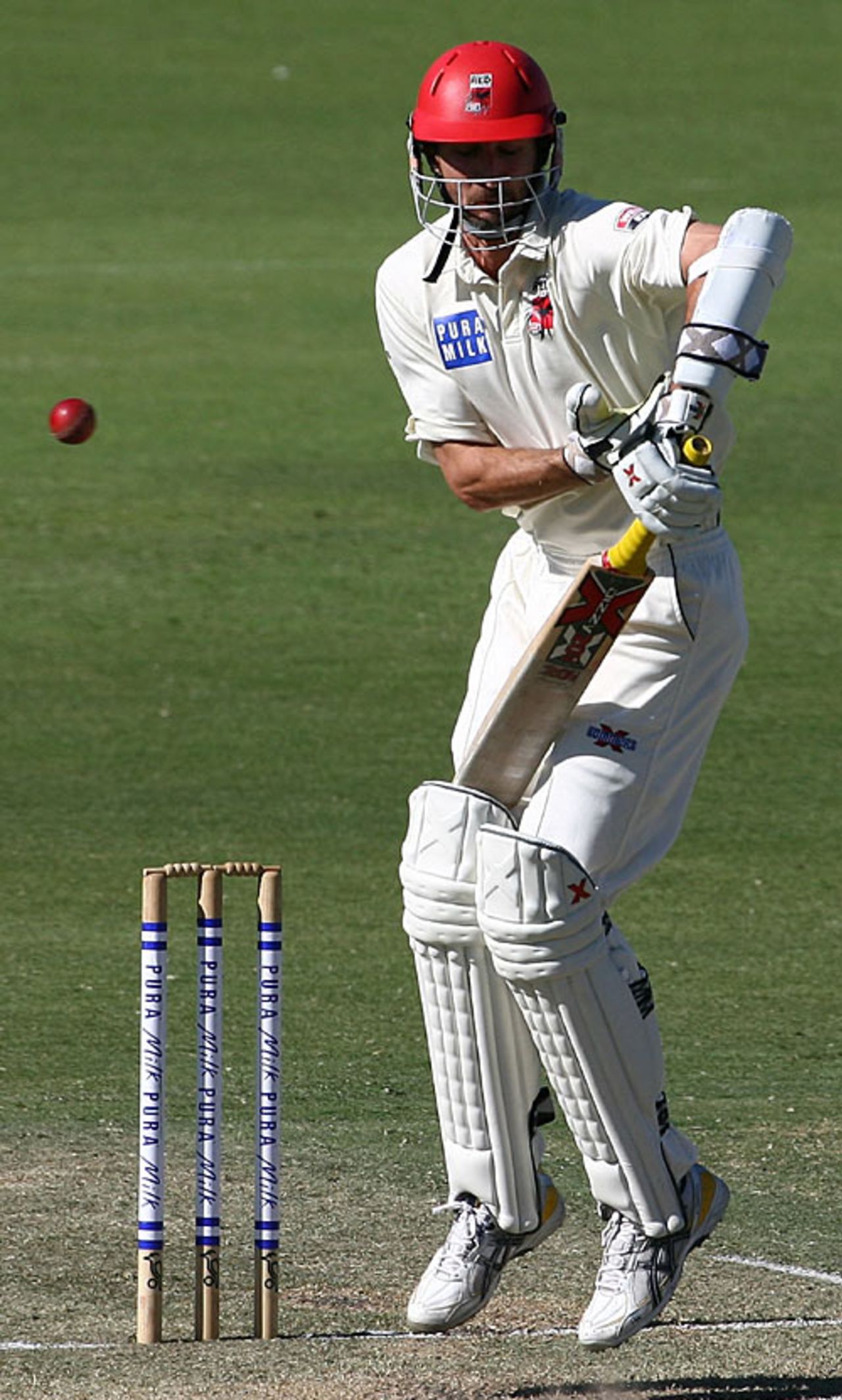 Jason Gillespie avoids a bouncer, Western Australia v South Australia, Pura Cup, 2nd day, January 20, 2007