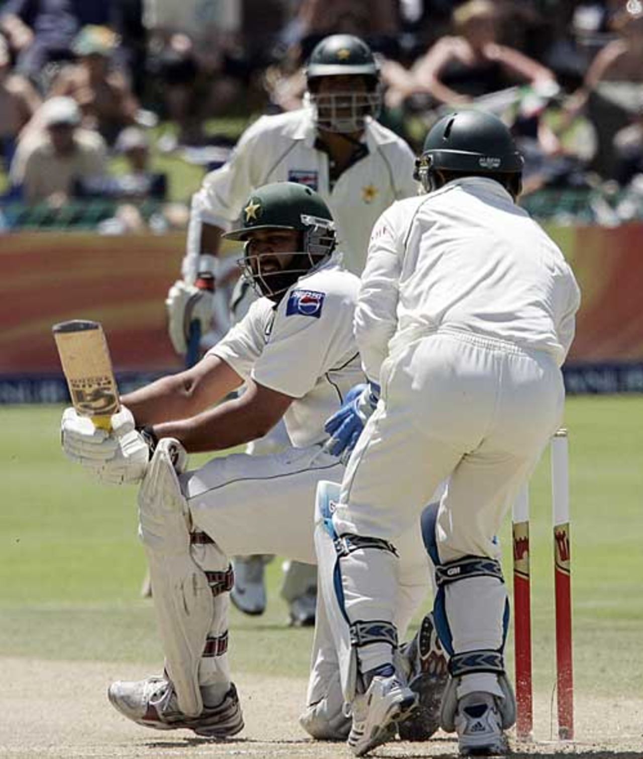 Inzamam-ul-Haq sweeps during his unbeaten 92, South Africa v Pakistan, 2nd Test, Port Elizabeth, January 20, 2007