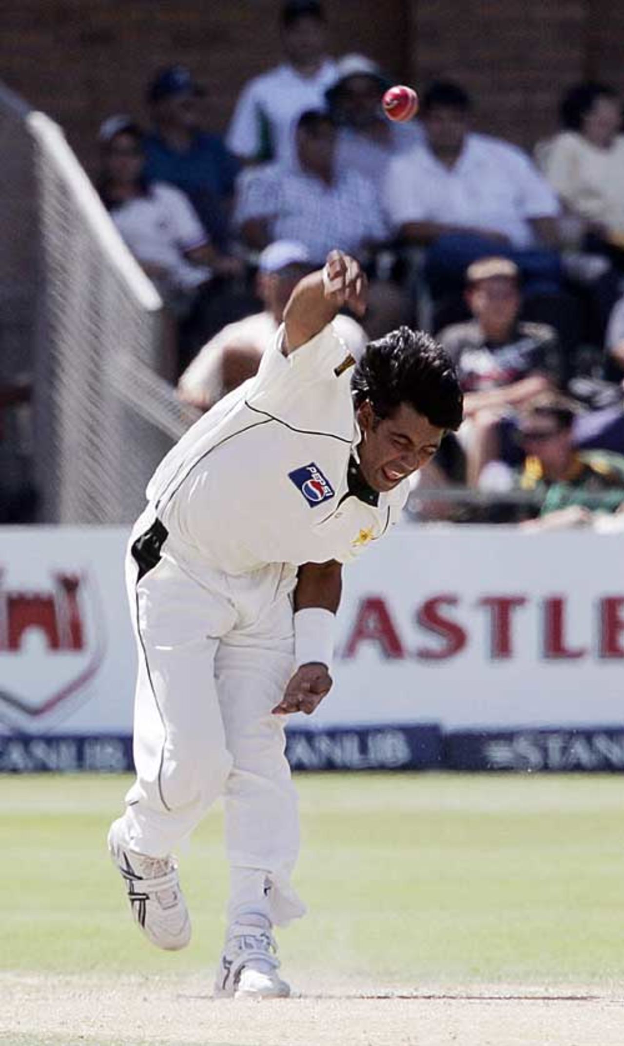 Mohammad Sami took on a vital role after Shoaib Akhtar's injury, South Africa v Pakistan, 2nd Test, Port Elizabeth, January 20, 2007