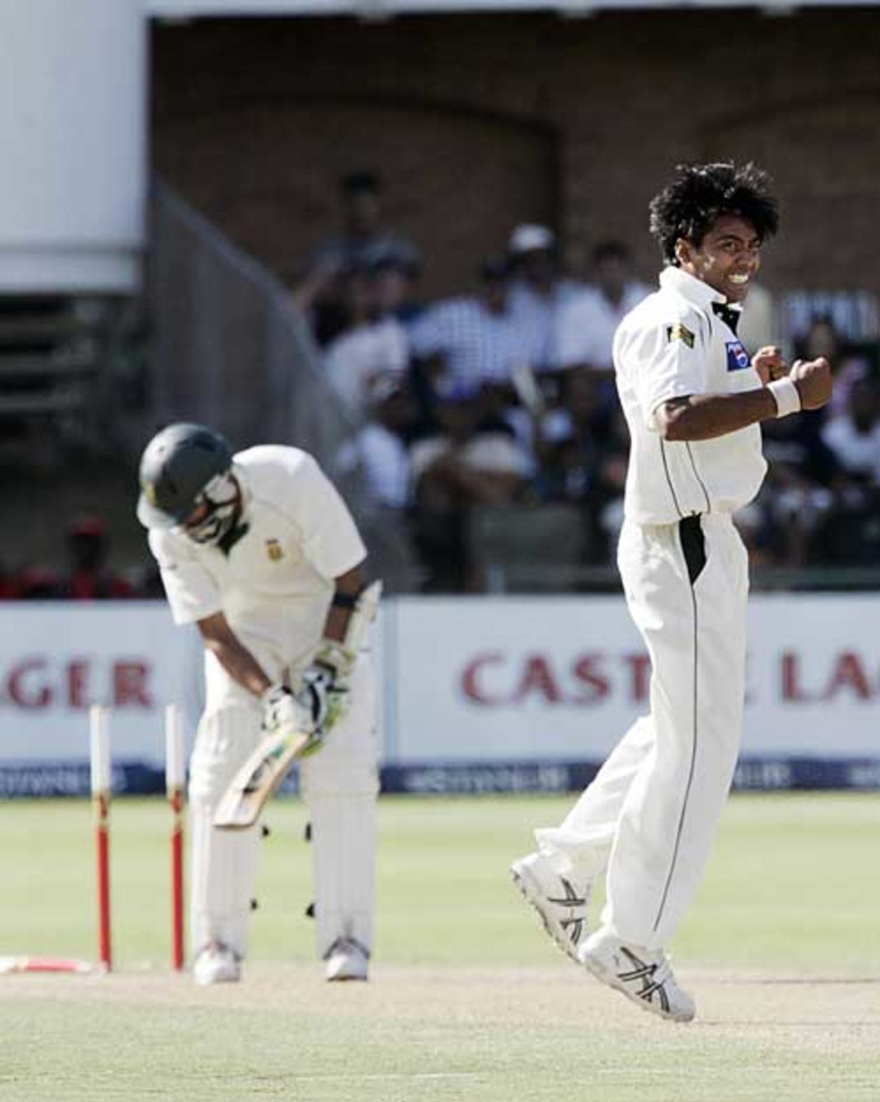 Hashim Amla is bowled by Mohammad Sami, South Africa v Pakistan, 2nd Test, Port Elizabeth, January 20, 2007