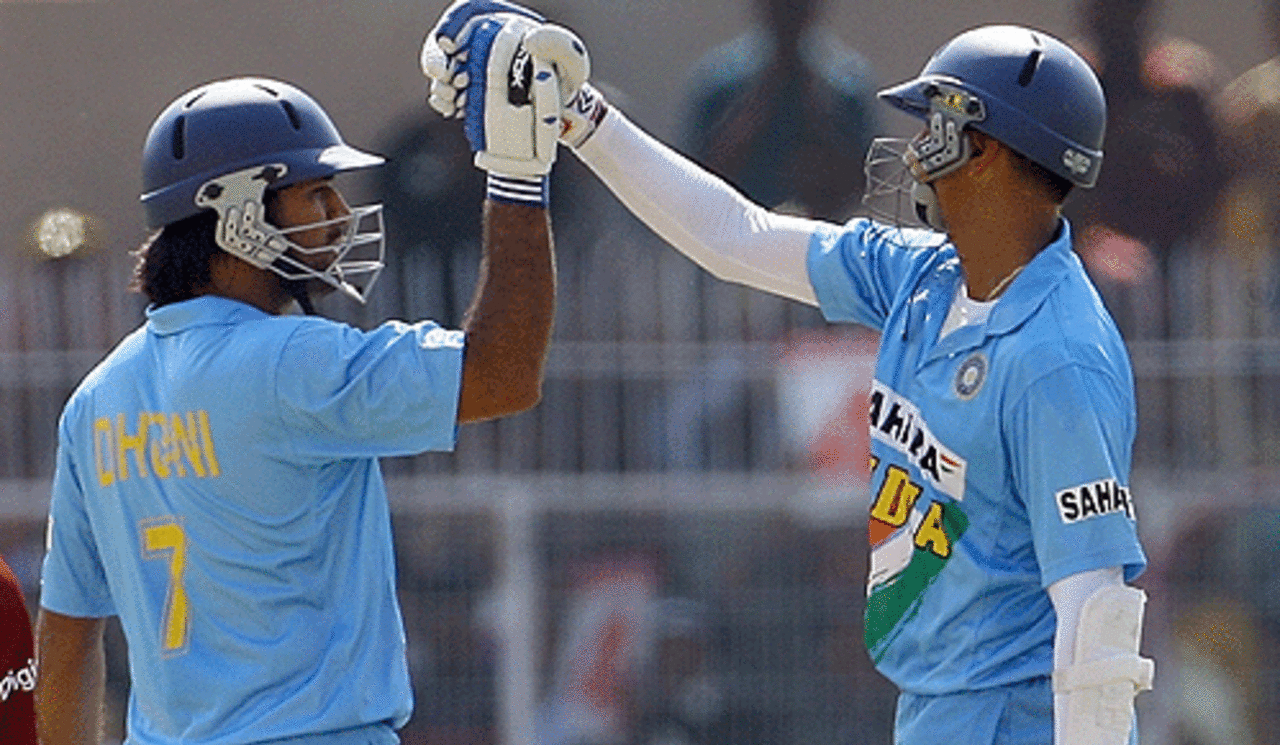 Rahul Dravid and Mahendra Singh Dhoni shared an unbeaten fourth-wicket partnership of 119, India v West Indies, 1st ODI, Nagpur, January 21, 2007