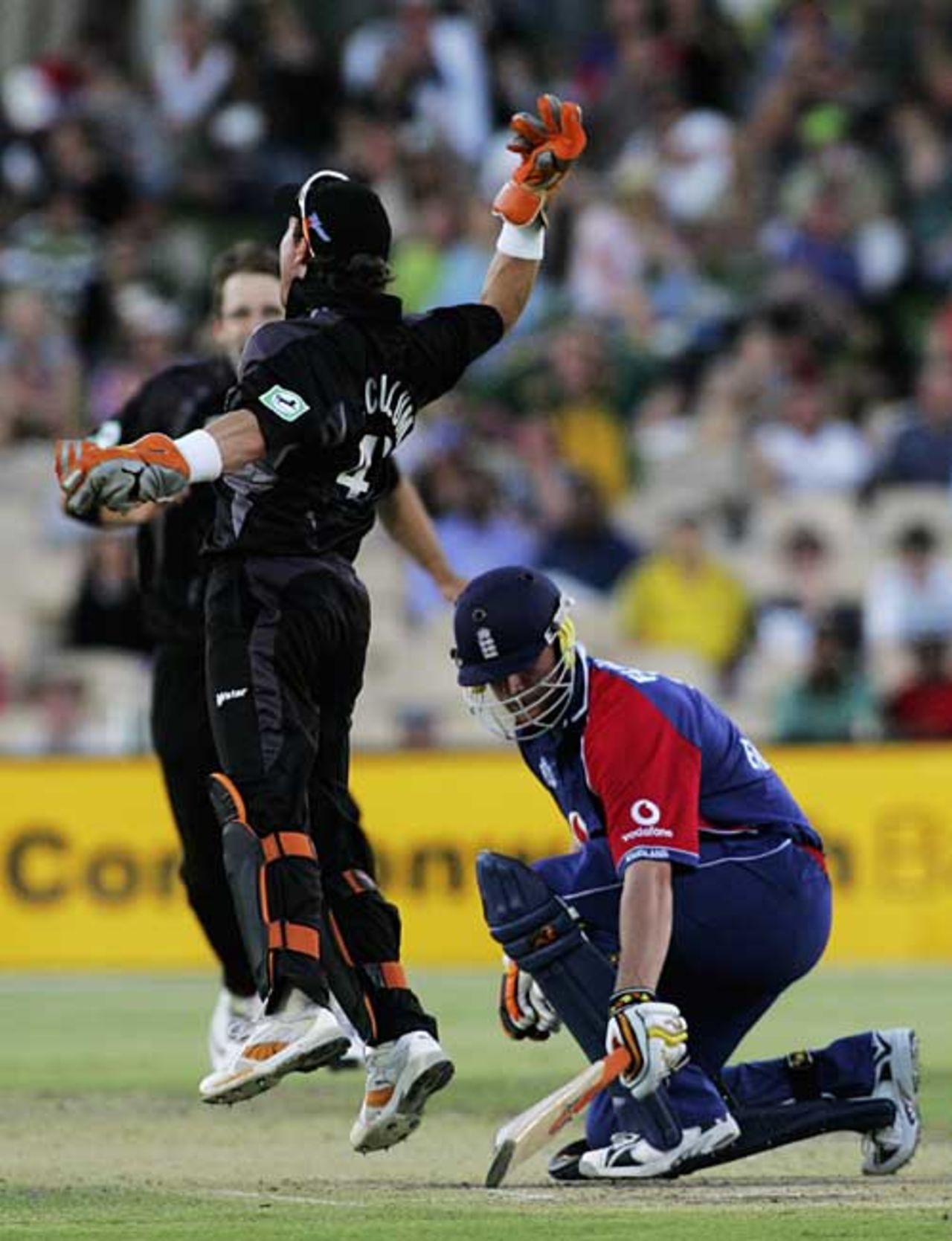 Brendon McCullum catches Andrew Flintoff as England fold, England v New Zealand, CB Series, Adelaide, January 23, 2007