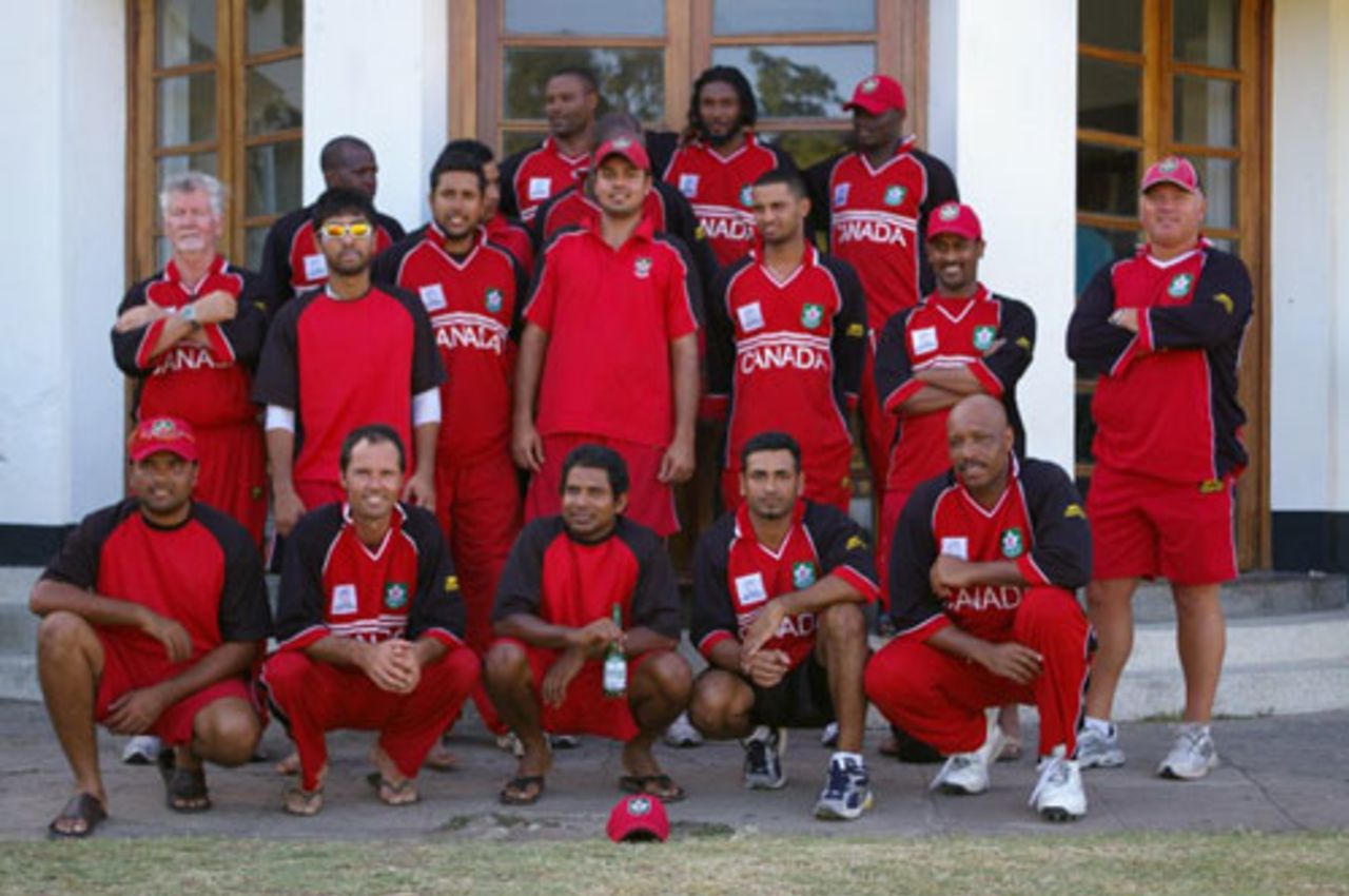 Canada pose after their win in the final match, Canada v Kenya, ICC Tri-Series, Mombasa, January 24, 2007