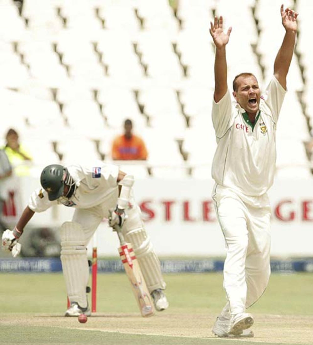 Jacques Kallis appeals unsuccessfully for Mohammad Yousuf's wicket, South Africa v Pakistan, 3rd Test, Cape Town, January 26, 2007