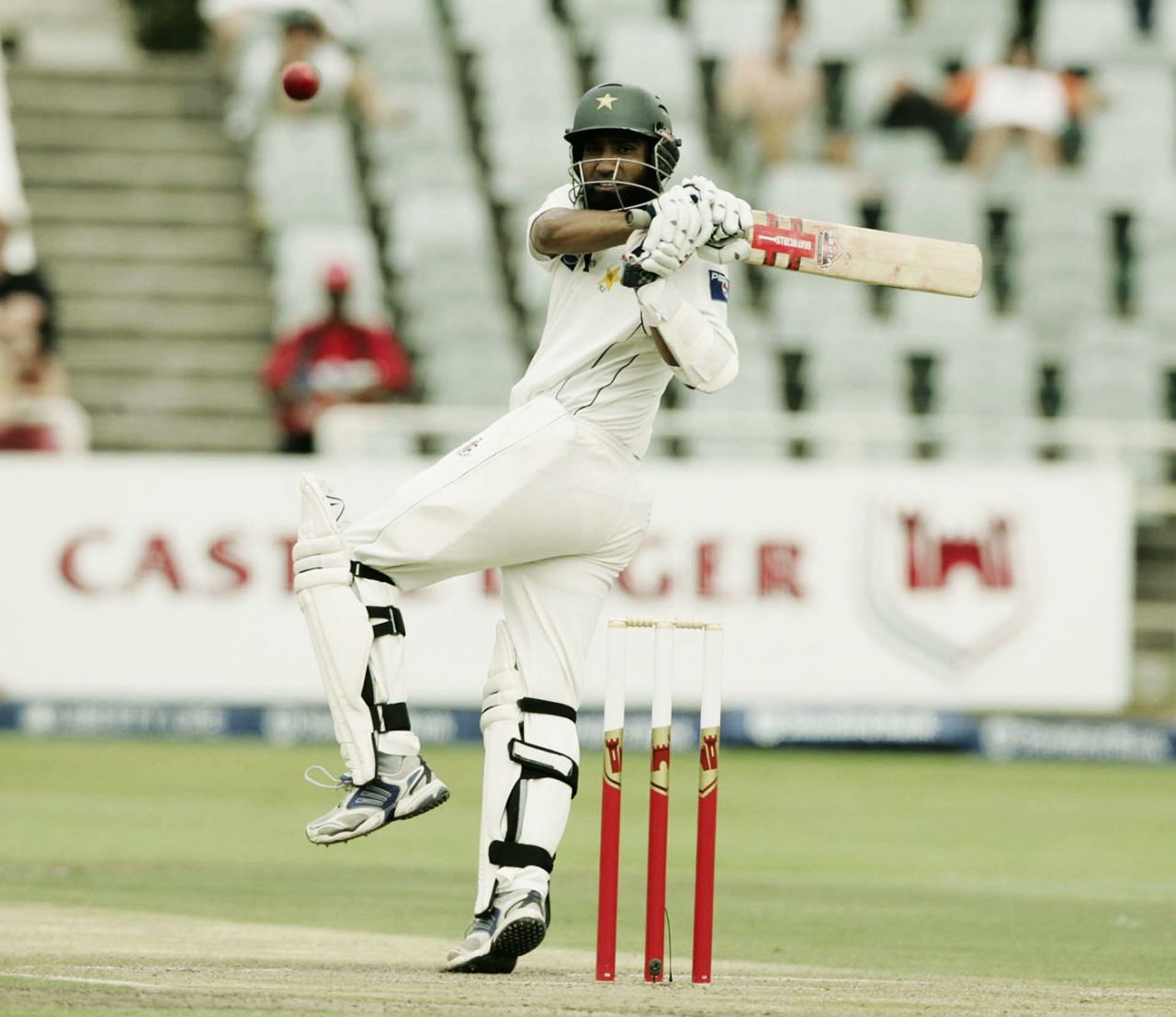 Mohammad Yousuf hooks for four, South Africa v Pakistan, 3rd Test, Cape Town, January 26, 2007