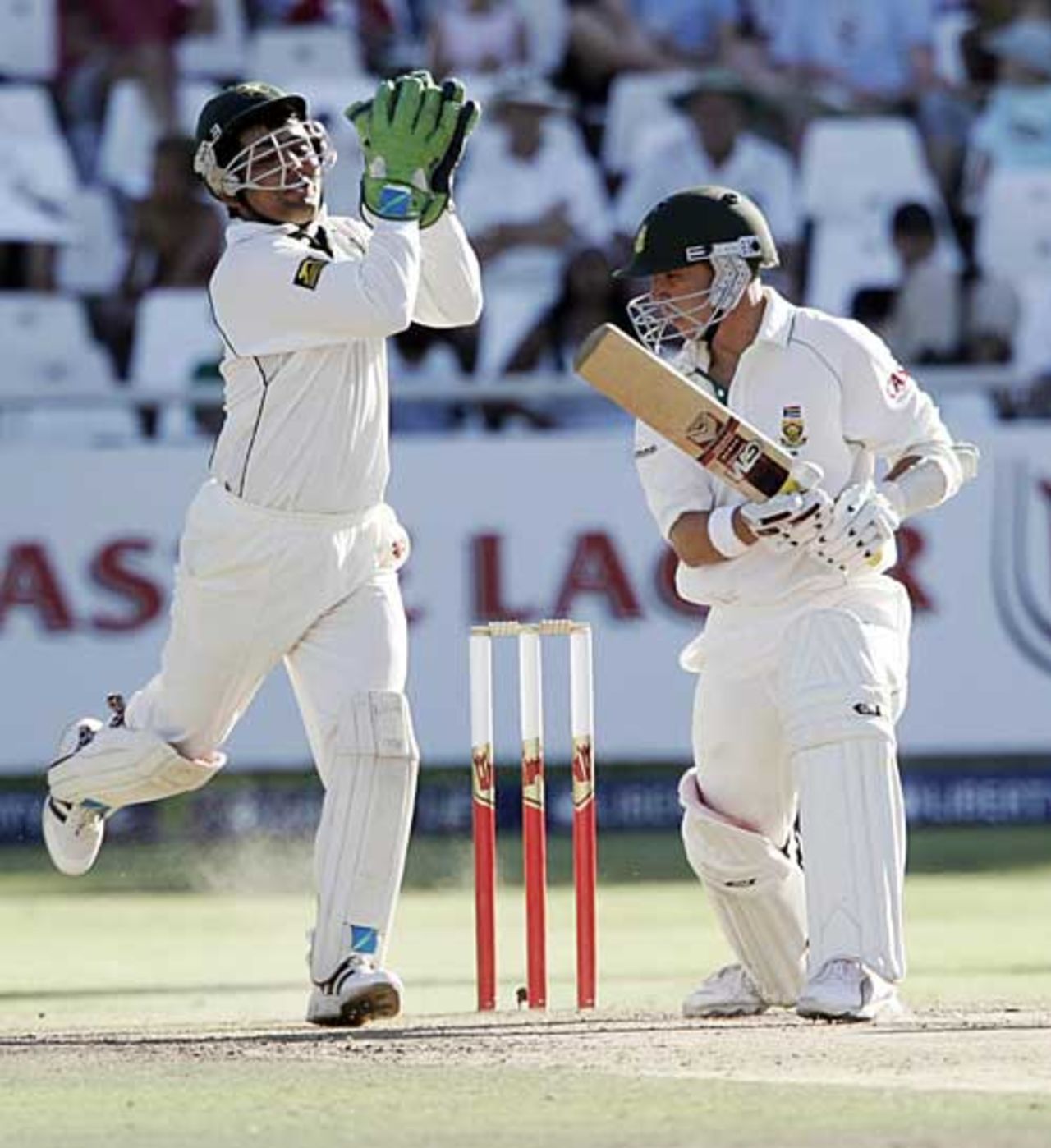Kamran Akmal catches Boeta Dippenaar late on the second day, South Africa v Pakistan, 3rd Test, Cape Town, January 27, 2007