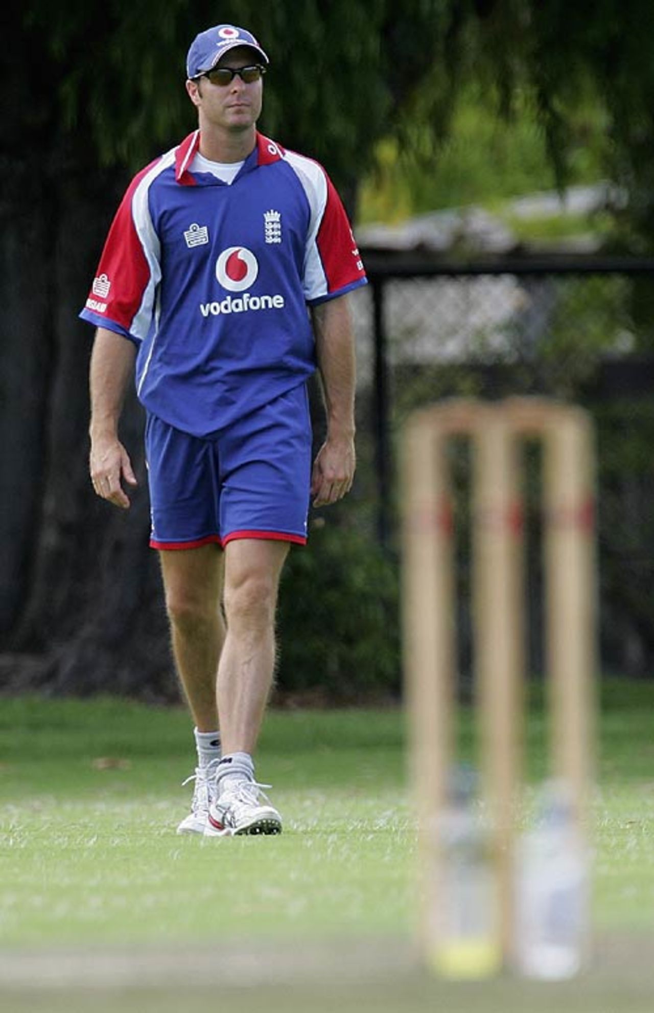 Michael Vaughan watches on during Englands training session, Perth, January 28, 2007