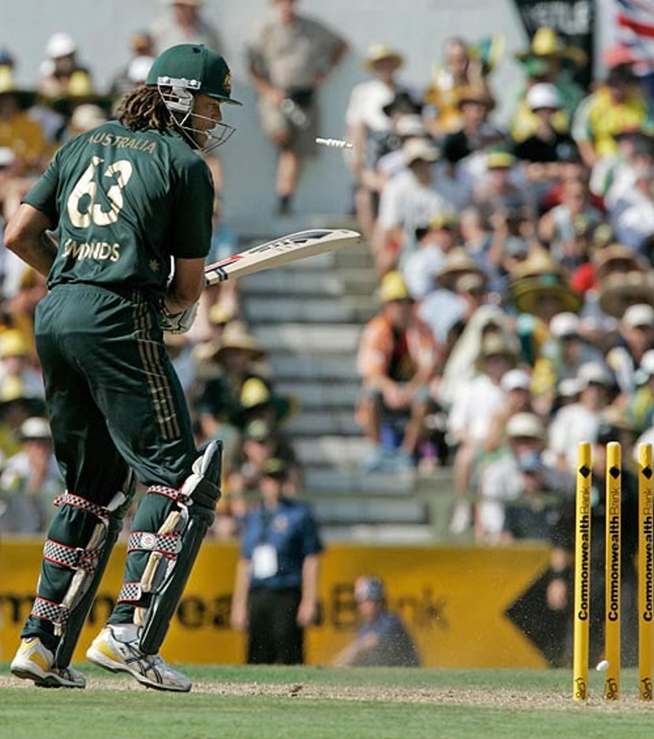 Andrew Symonds's cameo of 24 comes to an end, Australia v New Zealand, CB Series, 8th match, Perth, January 28, 2007