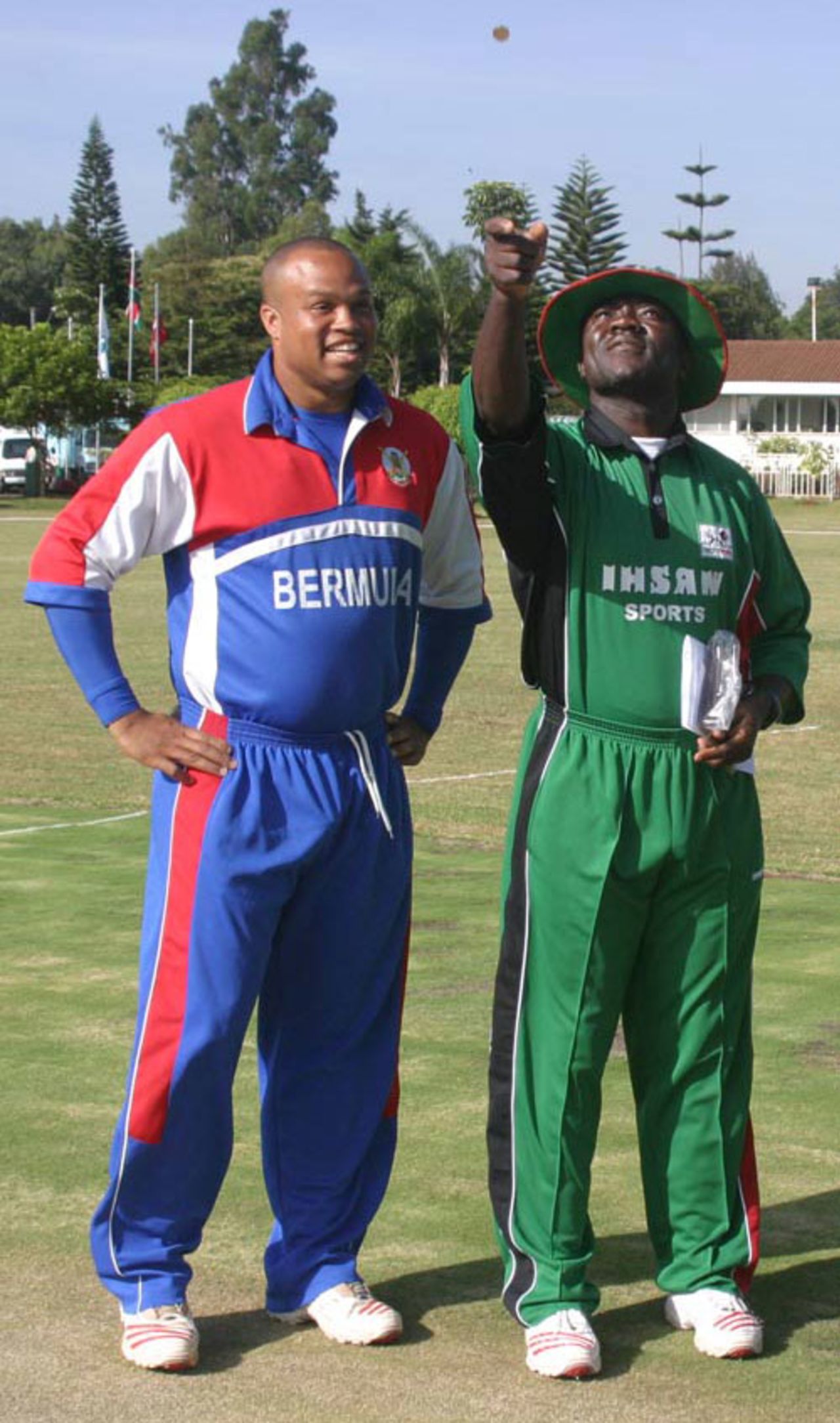 Kenya's Steve Tikolo tosses while Bermuda's Irvine Romaine looks on, Kenya v Bermuda, World Cricket League,  Jaffreys SportsClub, Nairobi, January 29, 2007