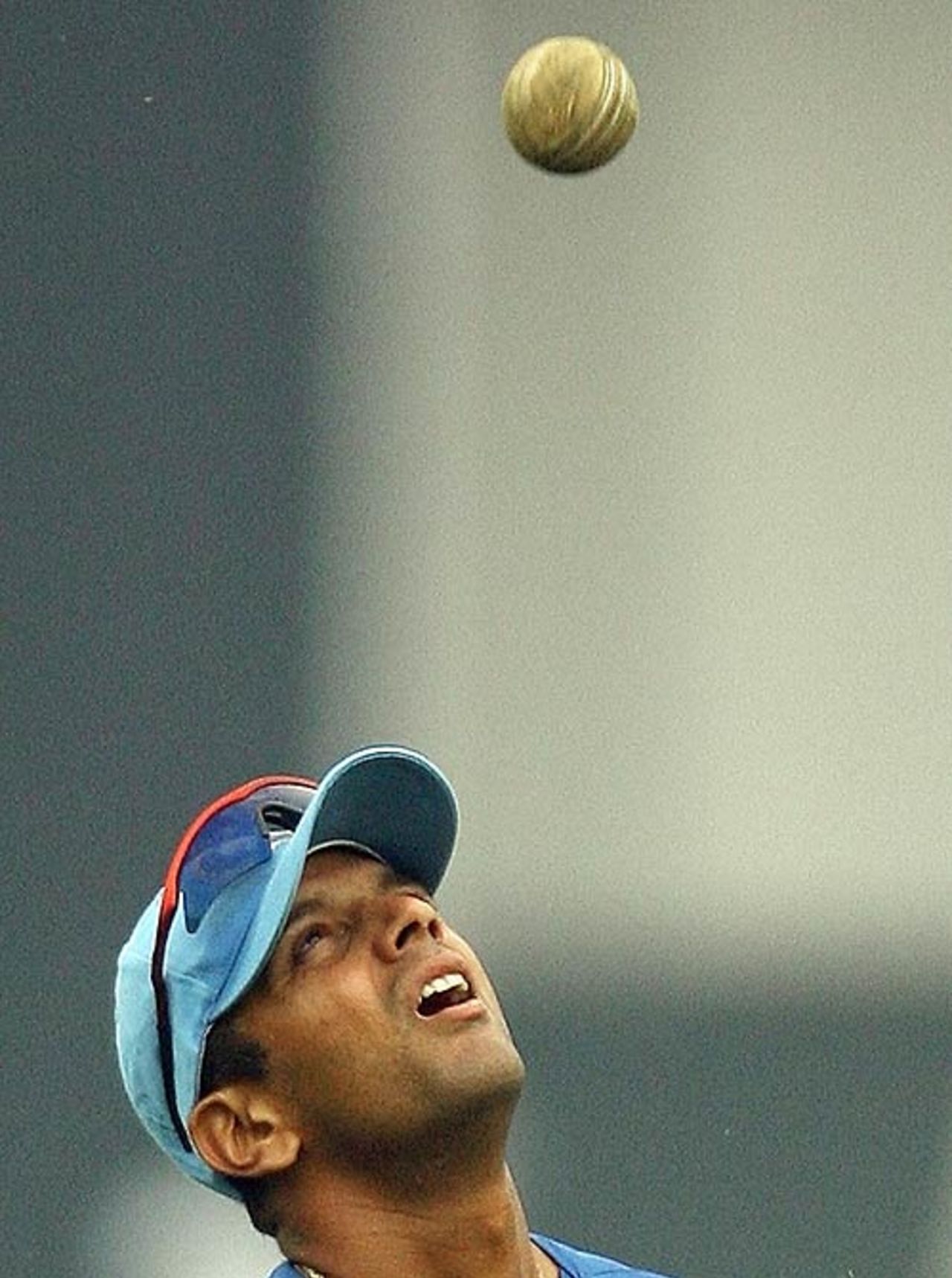Rahul Dravid gets underneath the ball during training, Vadodara, January 29, 2007