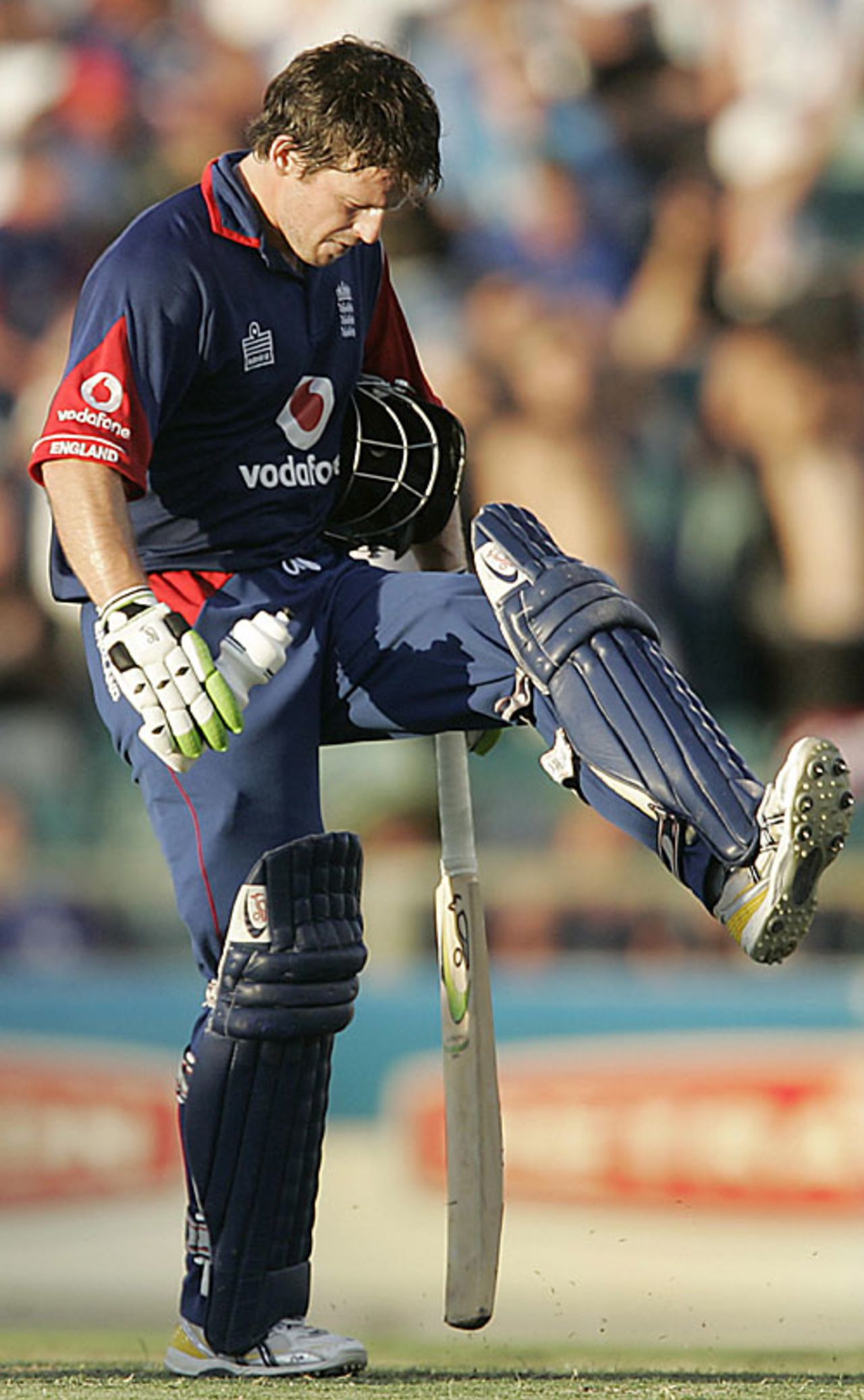 Ed Joyce's frustration shows as he is run-out for 66,  England v New Zealand, CB Series, Perth, January 30, 2007