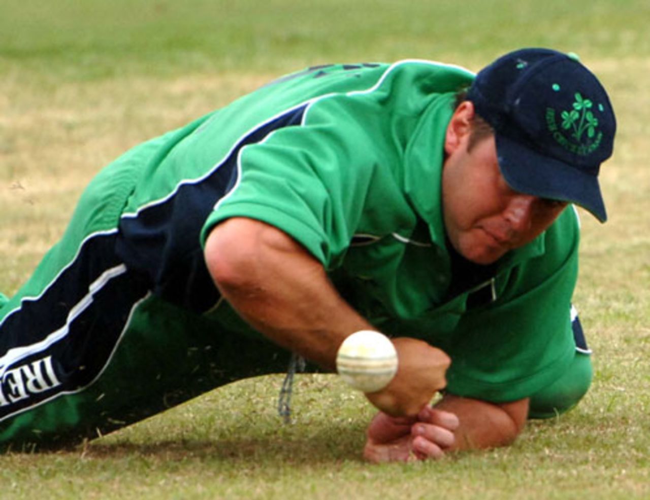 Dave Langford-Smith scrambles to field, Ireland v Scotland, Nairobi Gymkhana, WCL, January 30, 2007 