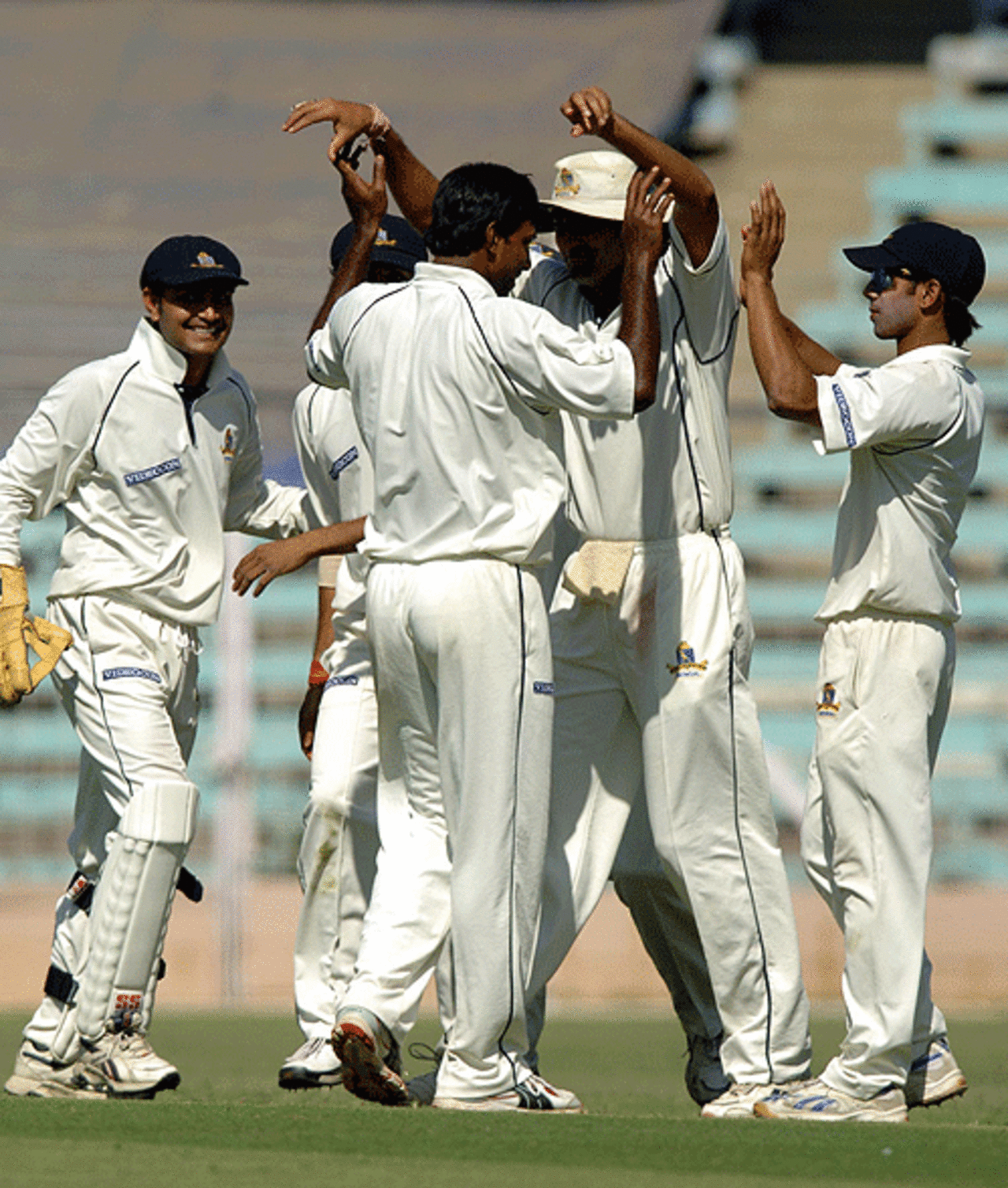 Saurasish Lahiri gets the high-fives after dismissing Sachin Tendulkar, Ranji Trophy Super League Final: Mumbai v Bengal, Mumbai, Feb 2, 2007